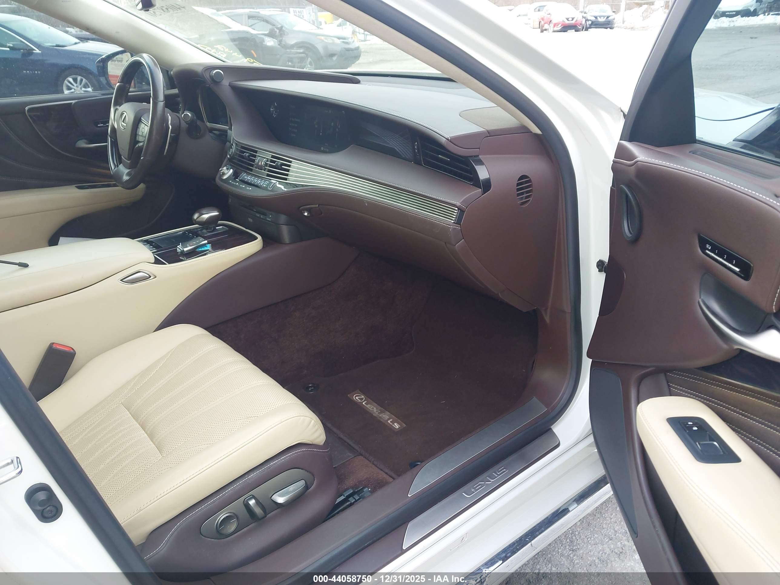 LEXUS LS image 5
