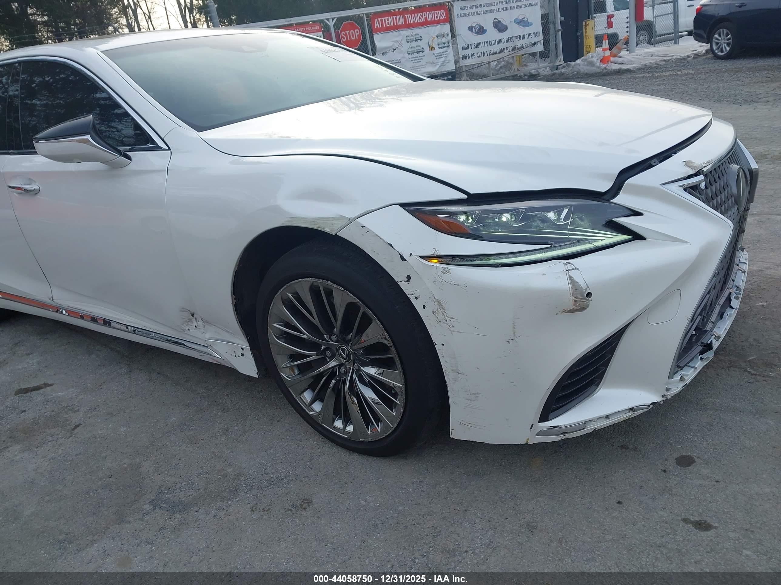 LEXUS LS image 6