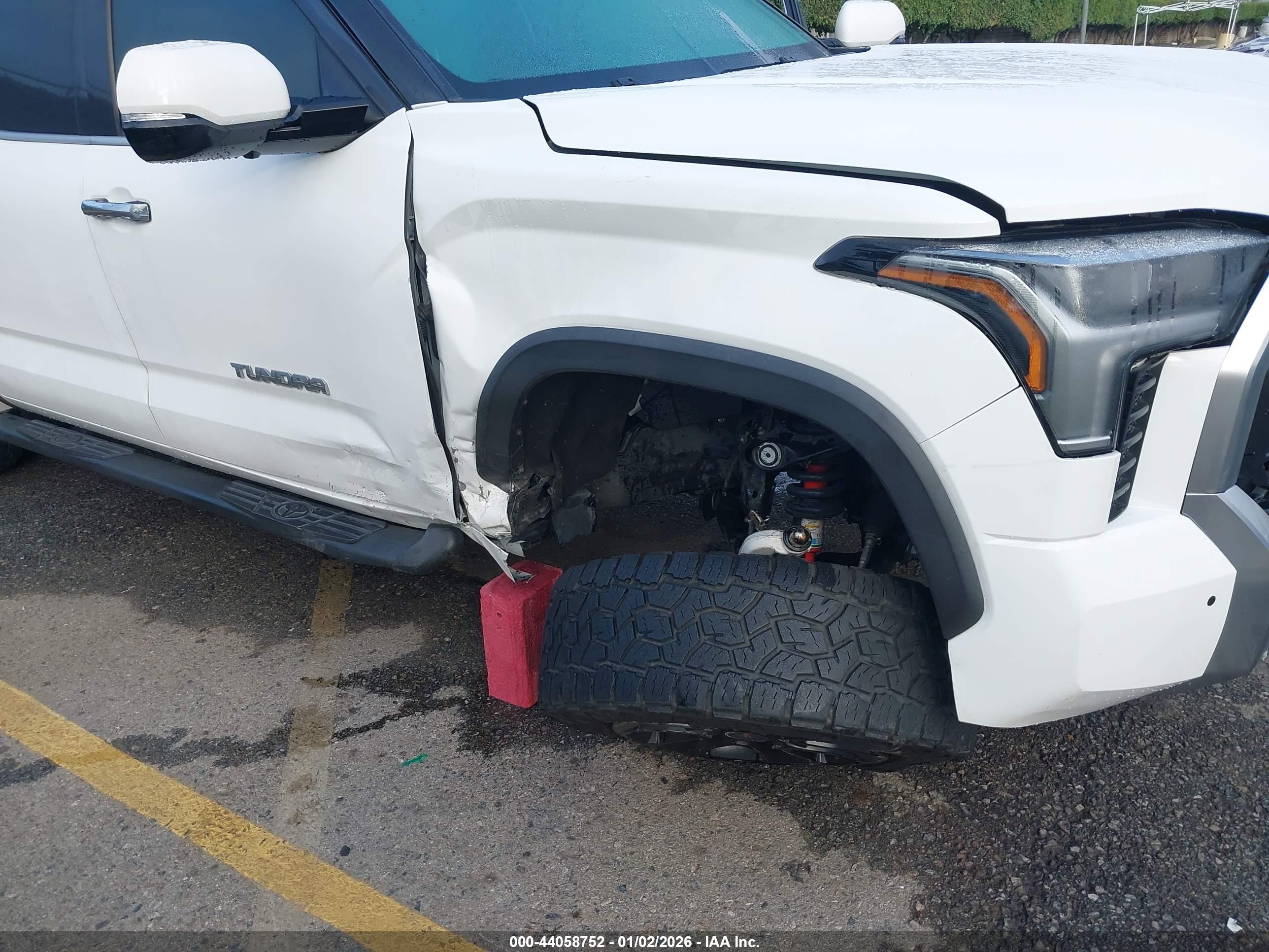 TOYOTA TUNDRA image 6