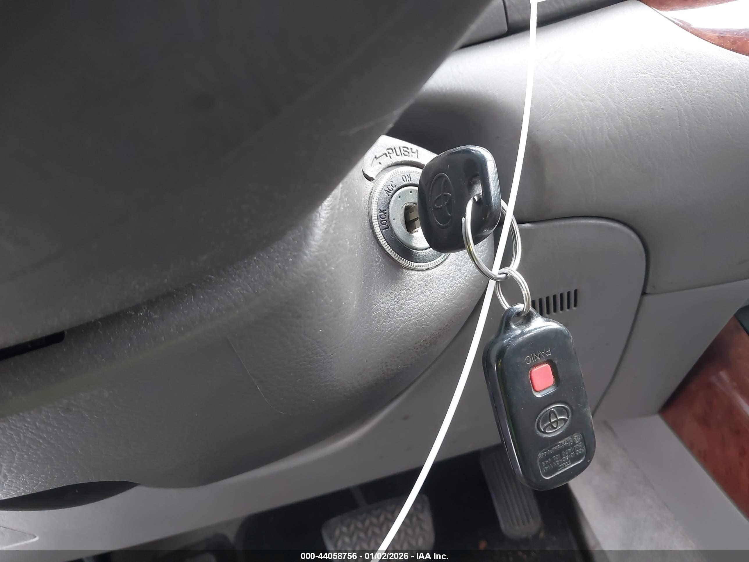 TOYOTA CAMRY image 11
