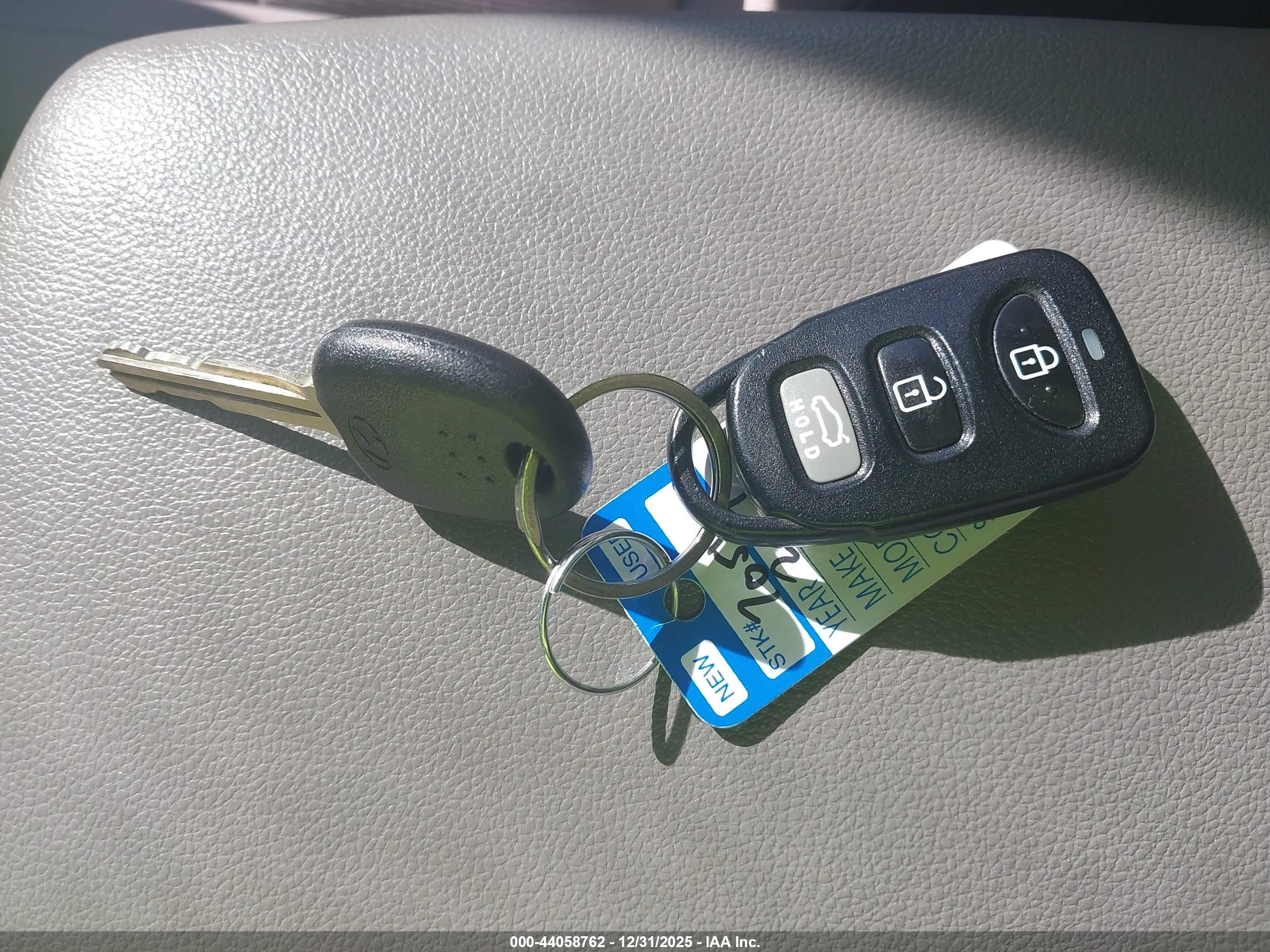 HYUNDAI ELANTRA image 11