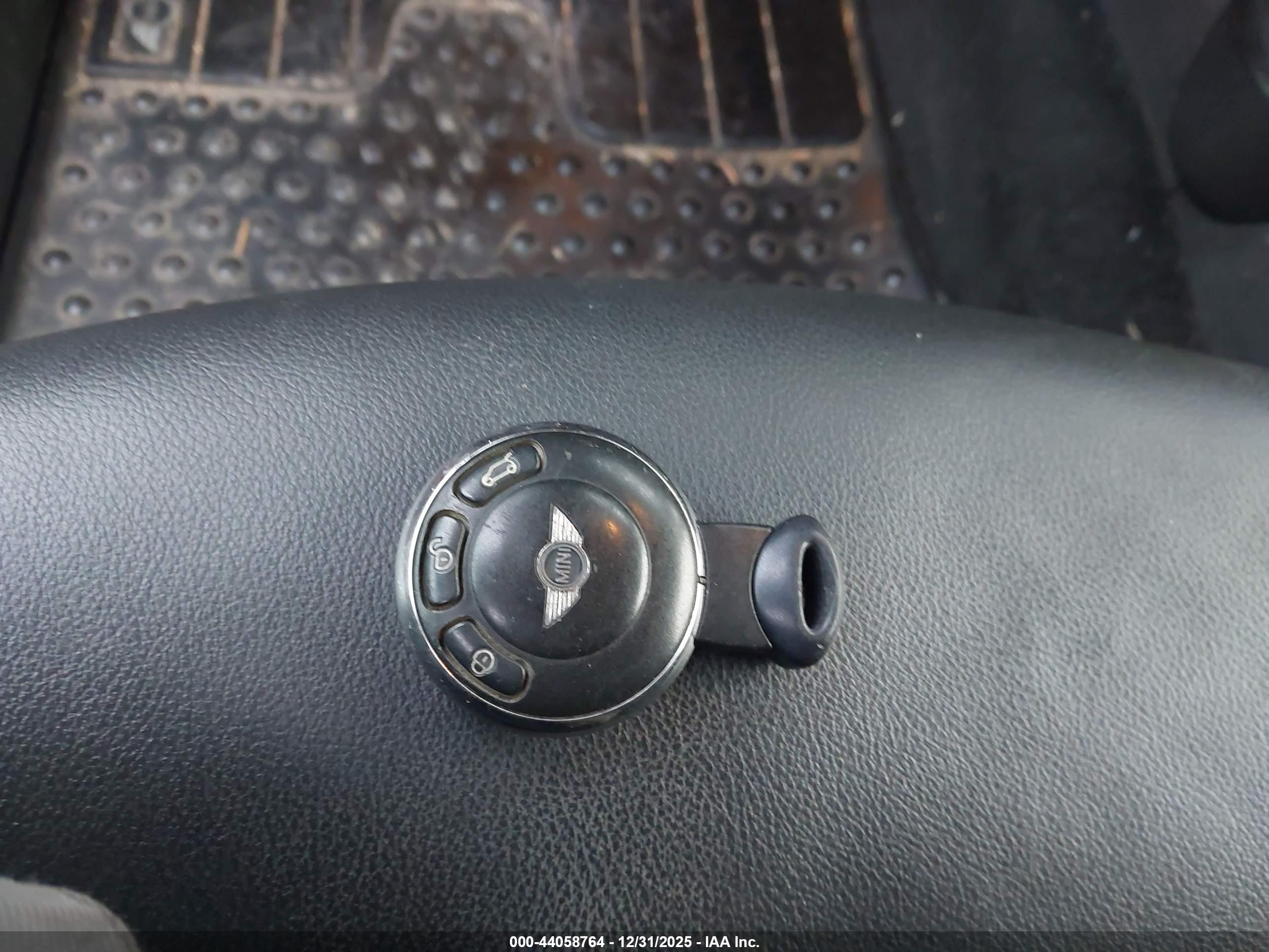 MINI CONVERTIBLE image 11