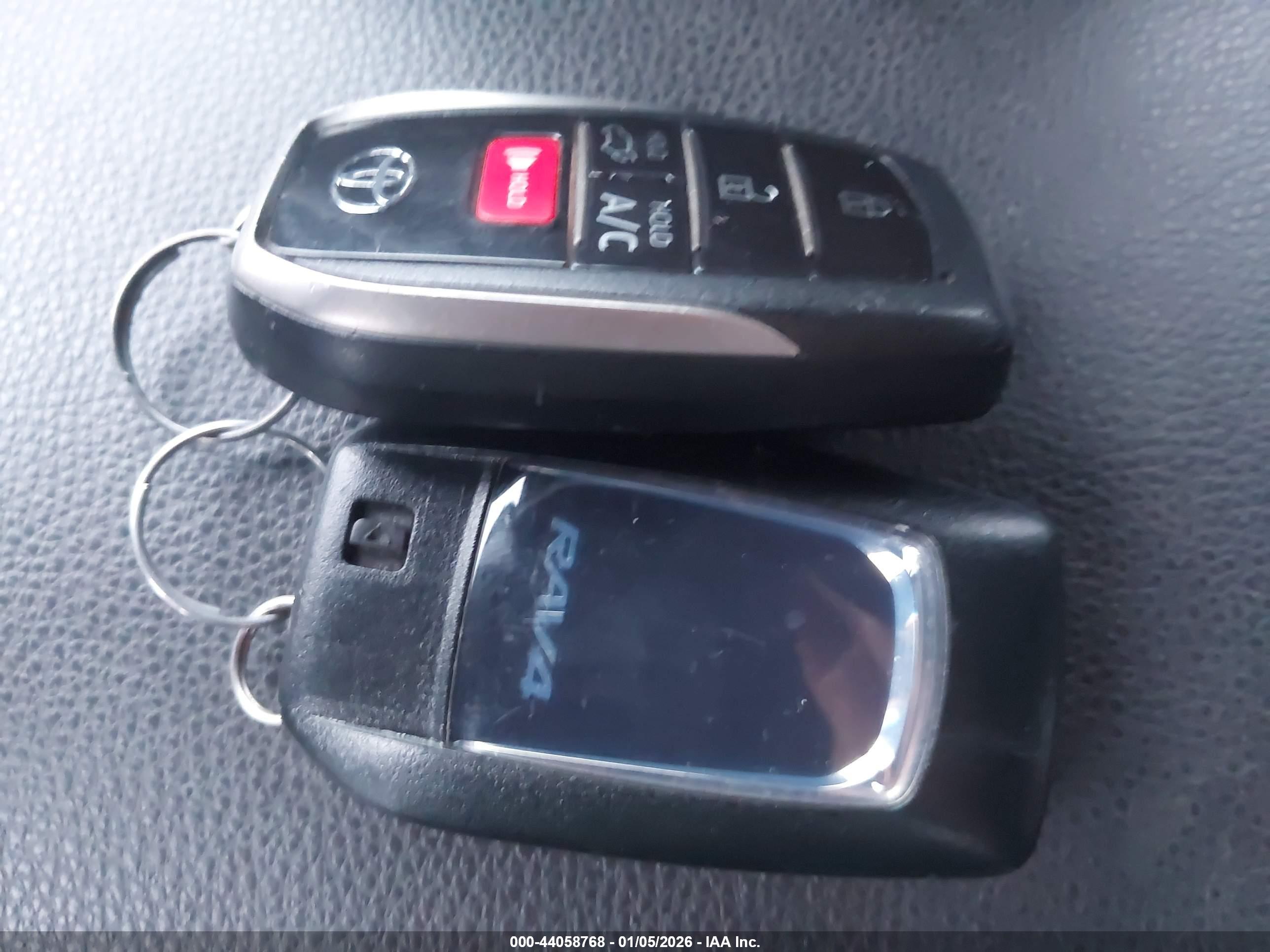 TOYOTA RAV4 image 11
