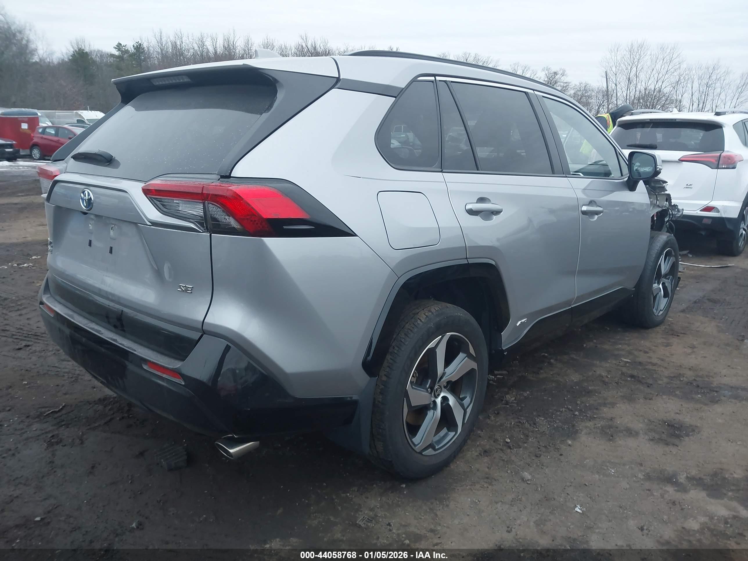 TOYOTA RAV4 image 4