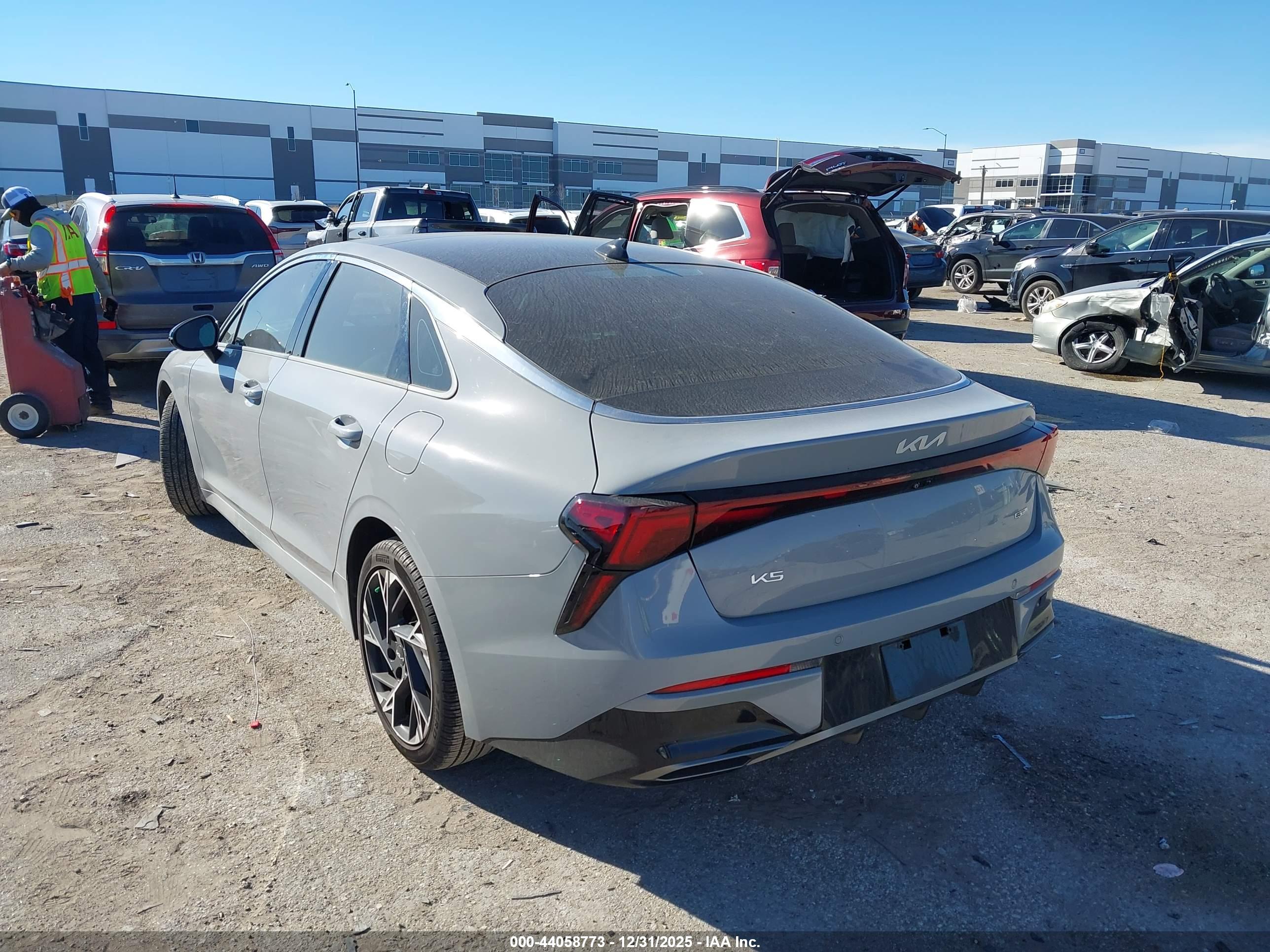 KIA K5 image 3