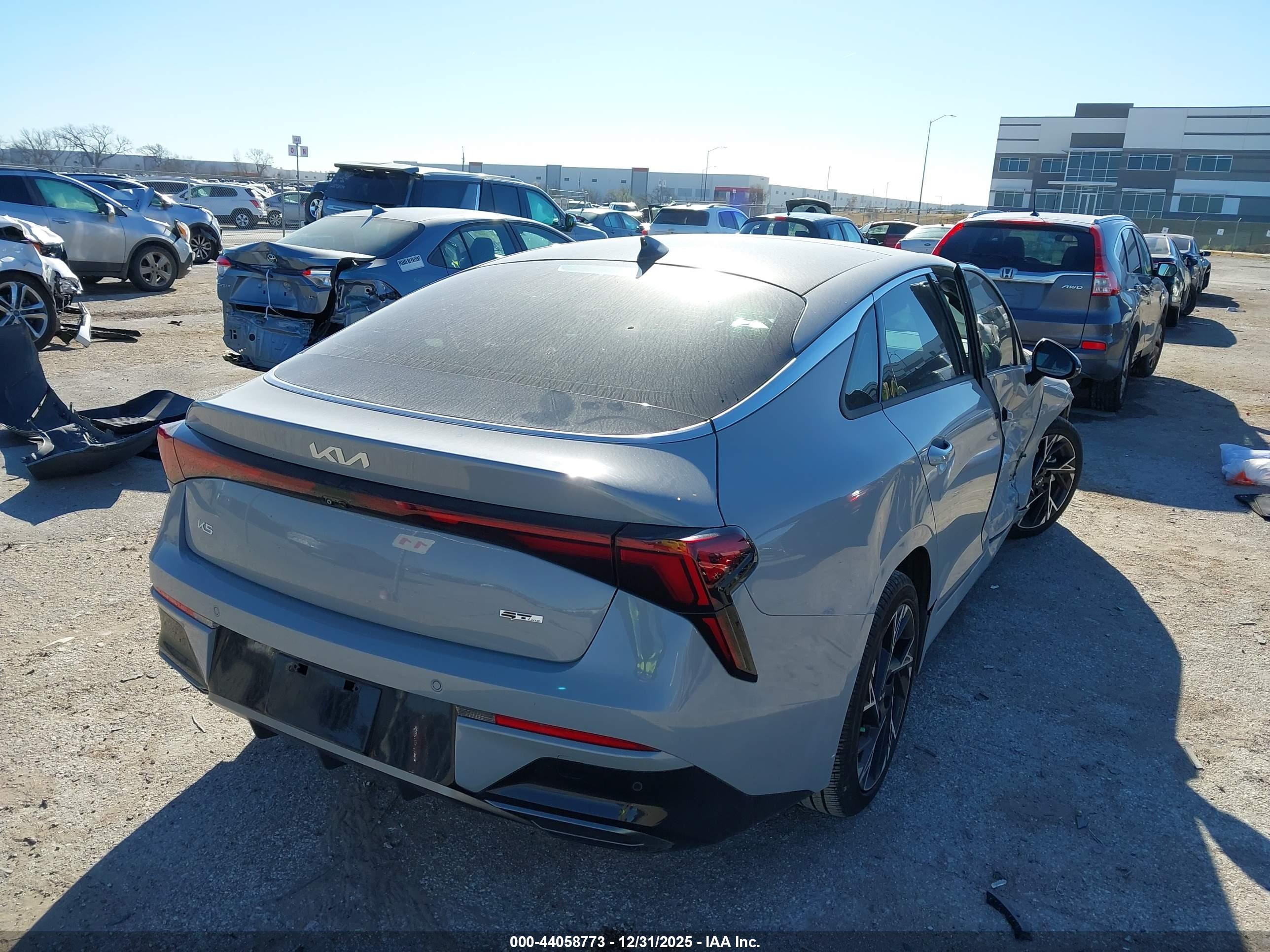 KIA K5 image 4