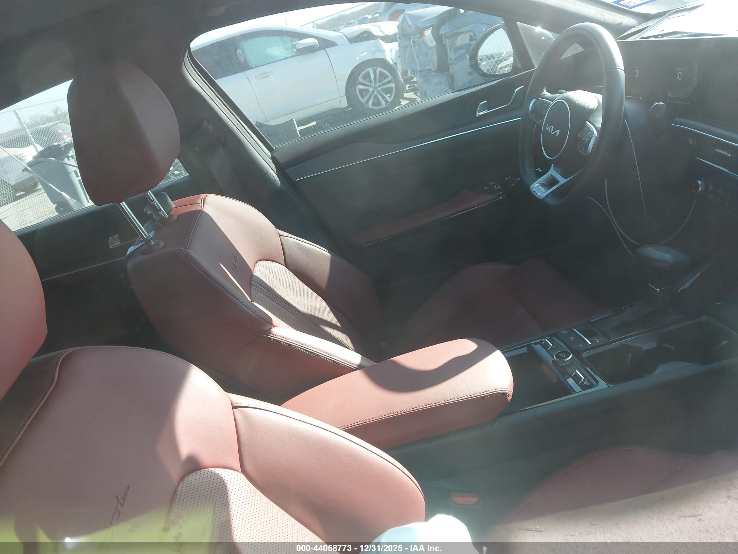 KIA K5 image 5