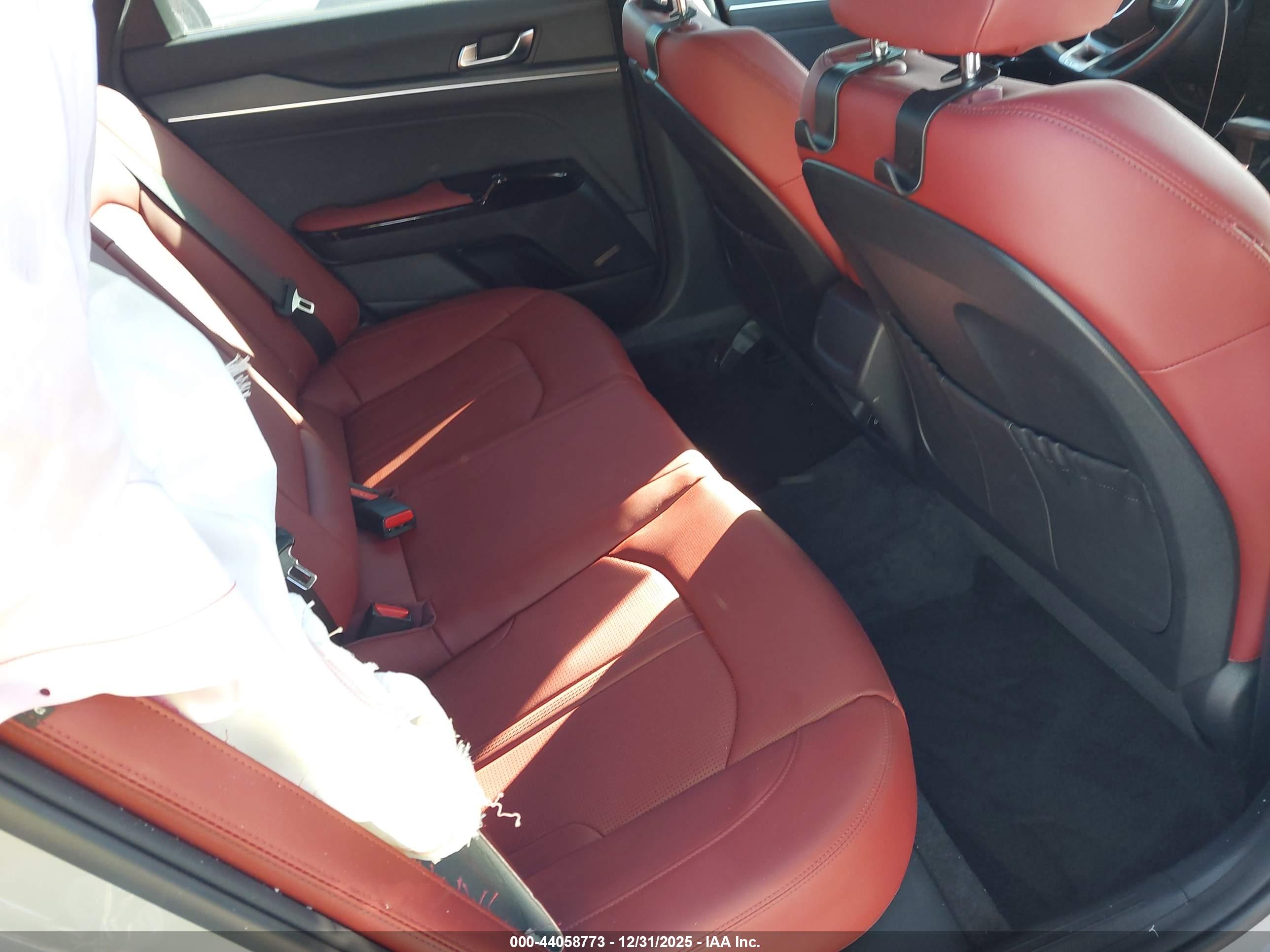 KIA K5 image 8