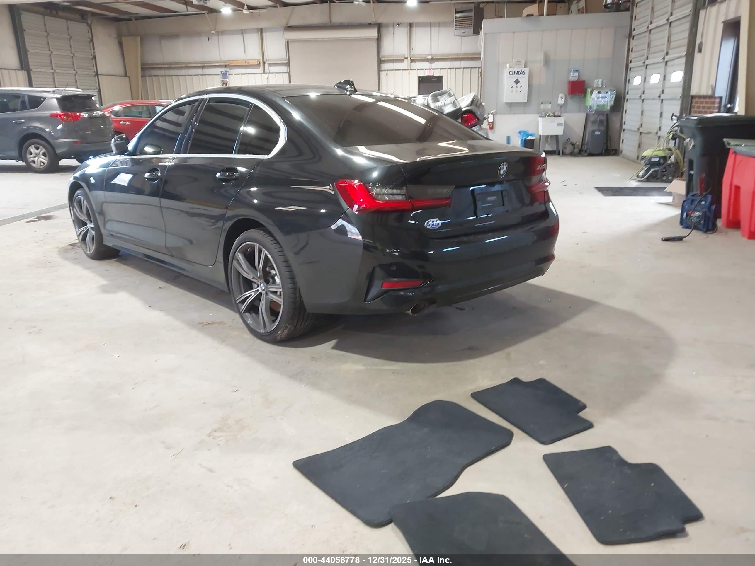 BMW 330I image 3