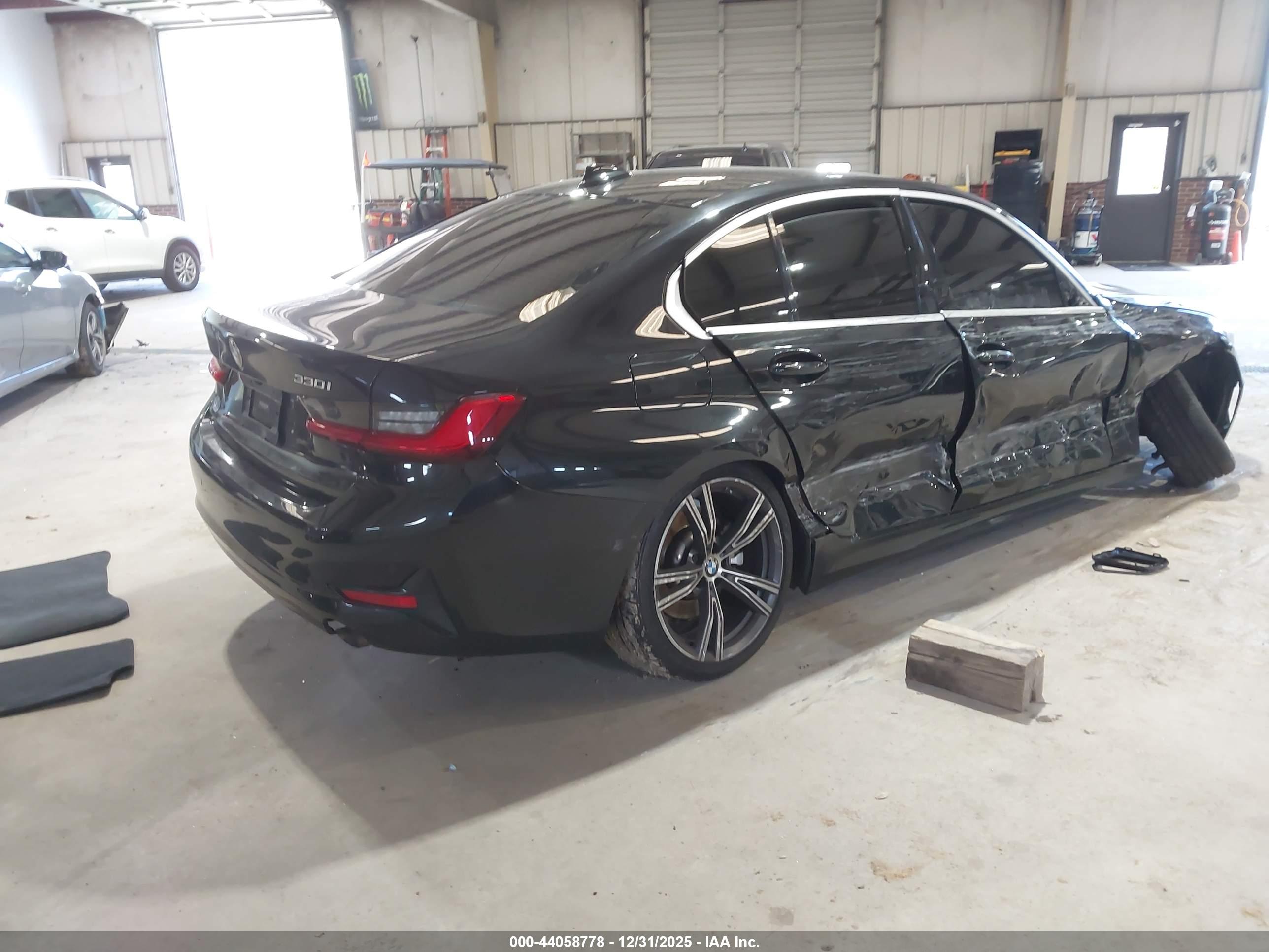 BMW 330I image 4