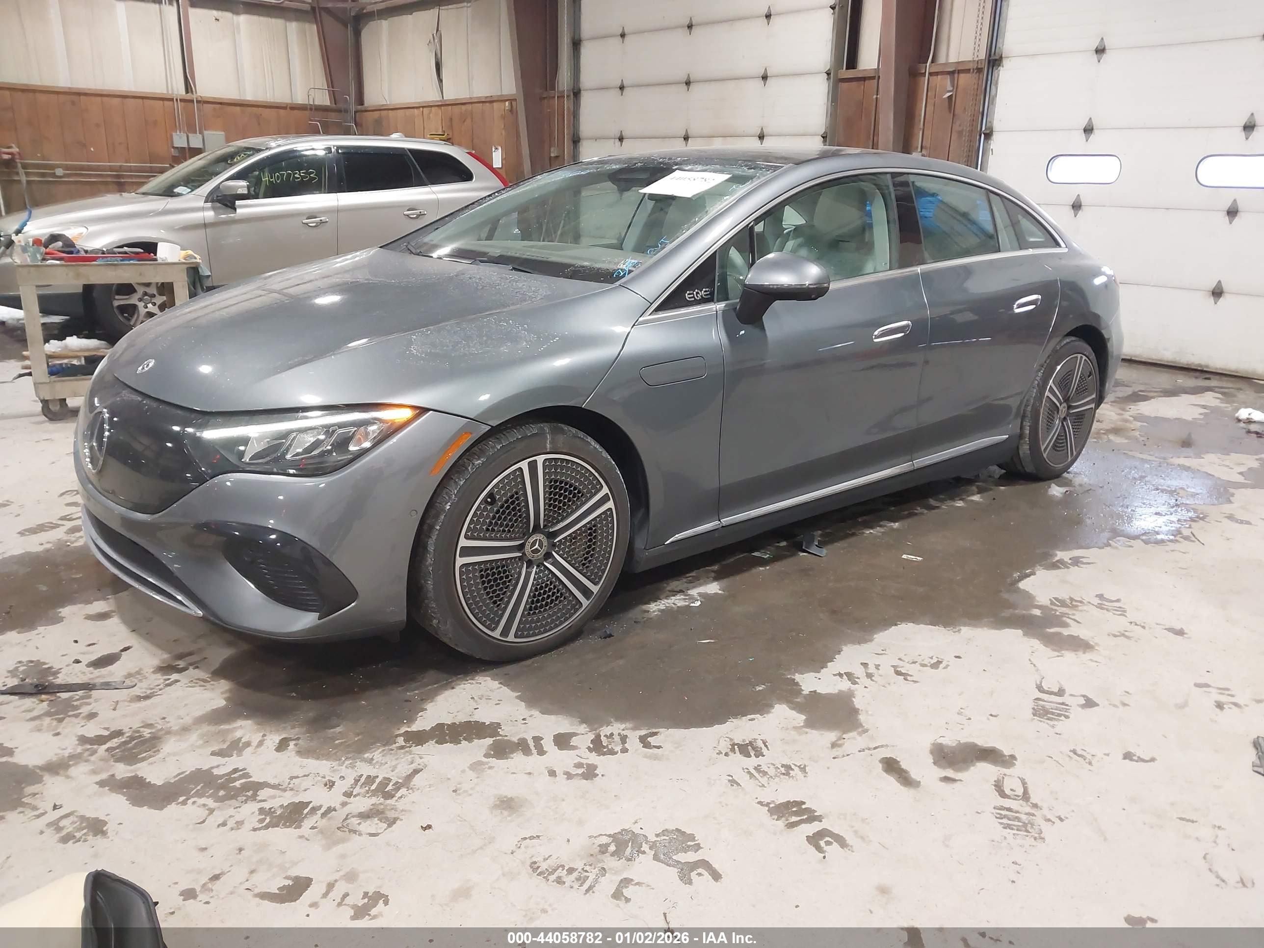 MERCEDES-BENZ EQE image 2