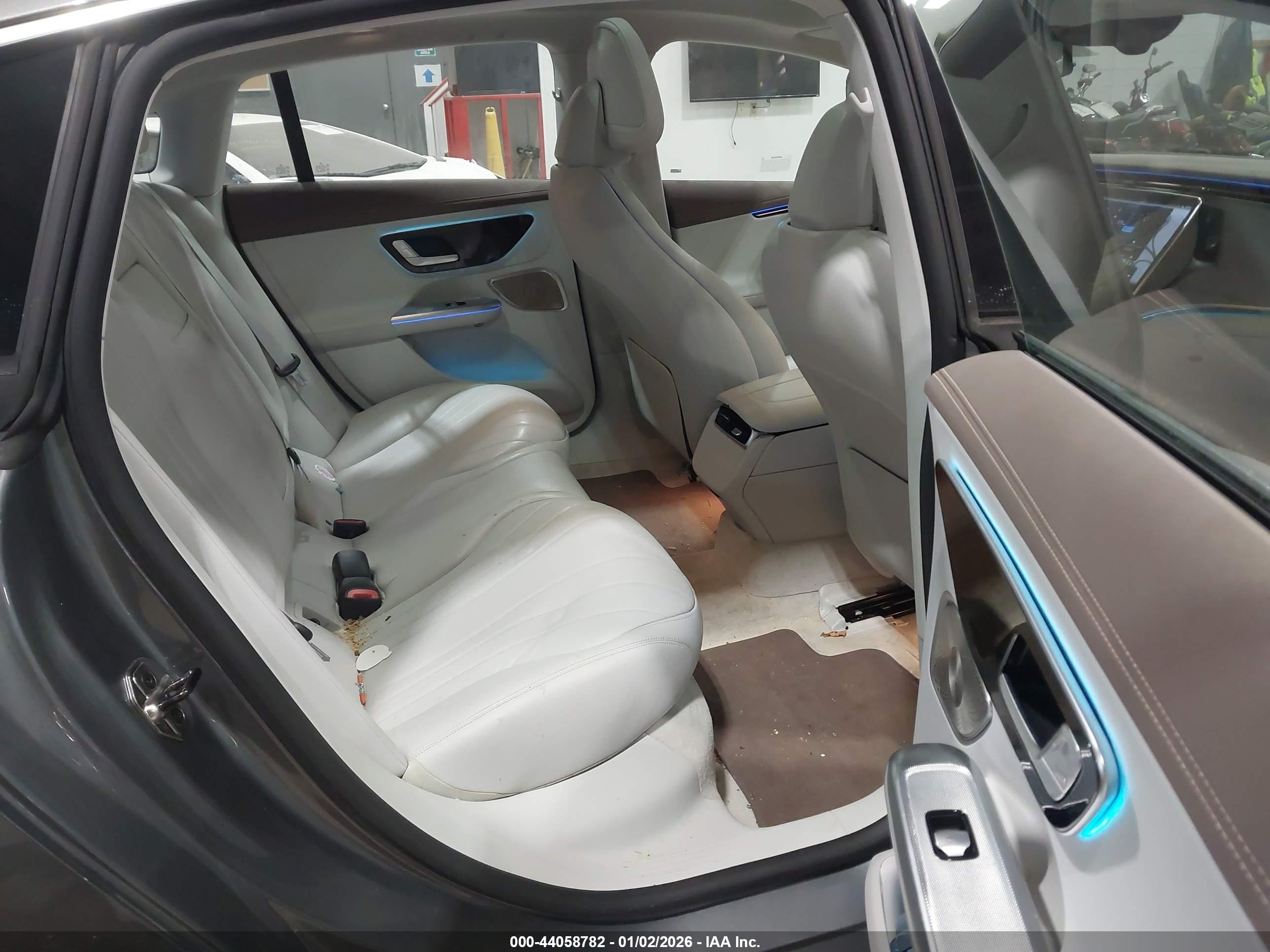 MERCEDES-BENZ EQE image 8