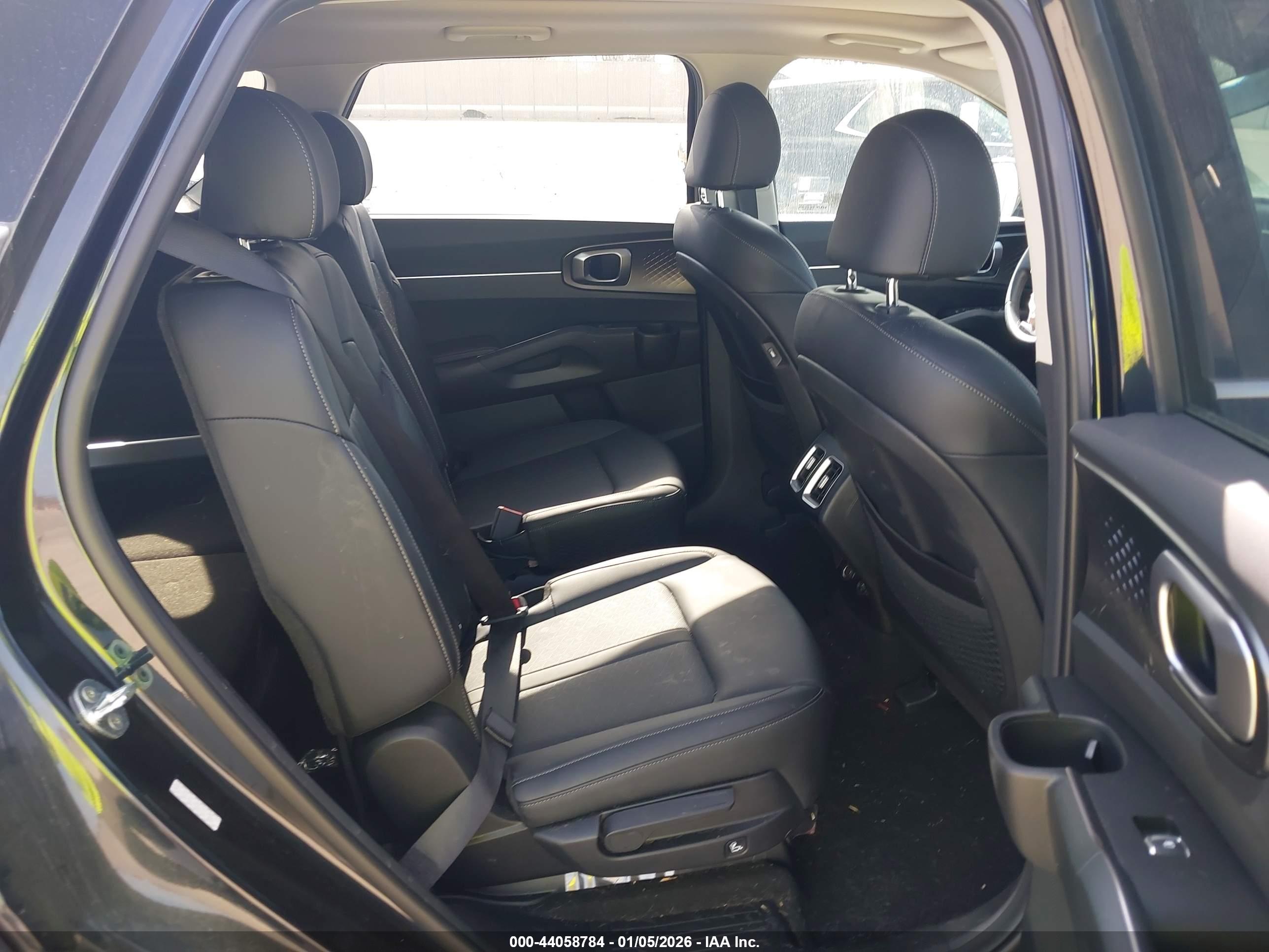 KIA SORENTO image 8