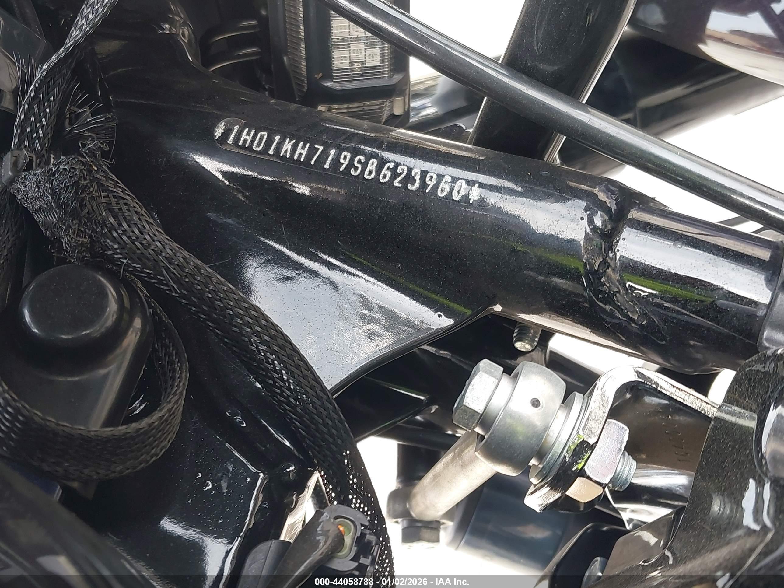 HARLEY-DAVIDSON FLTRX image 10