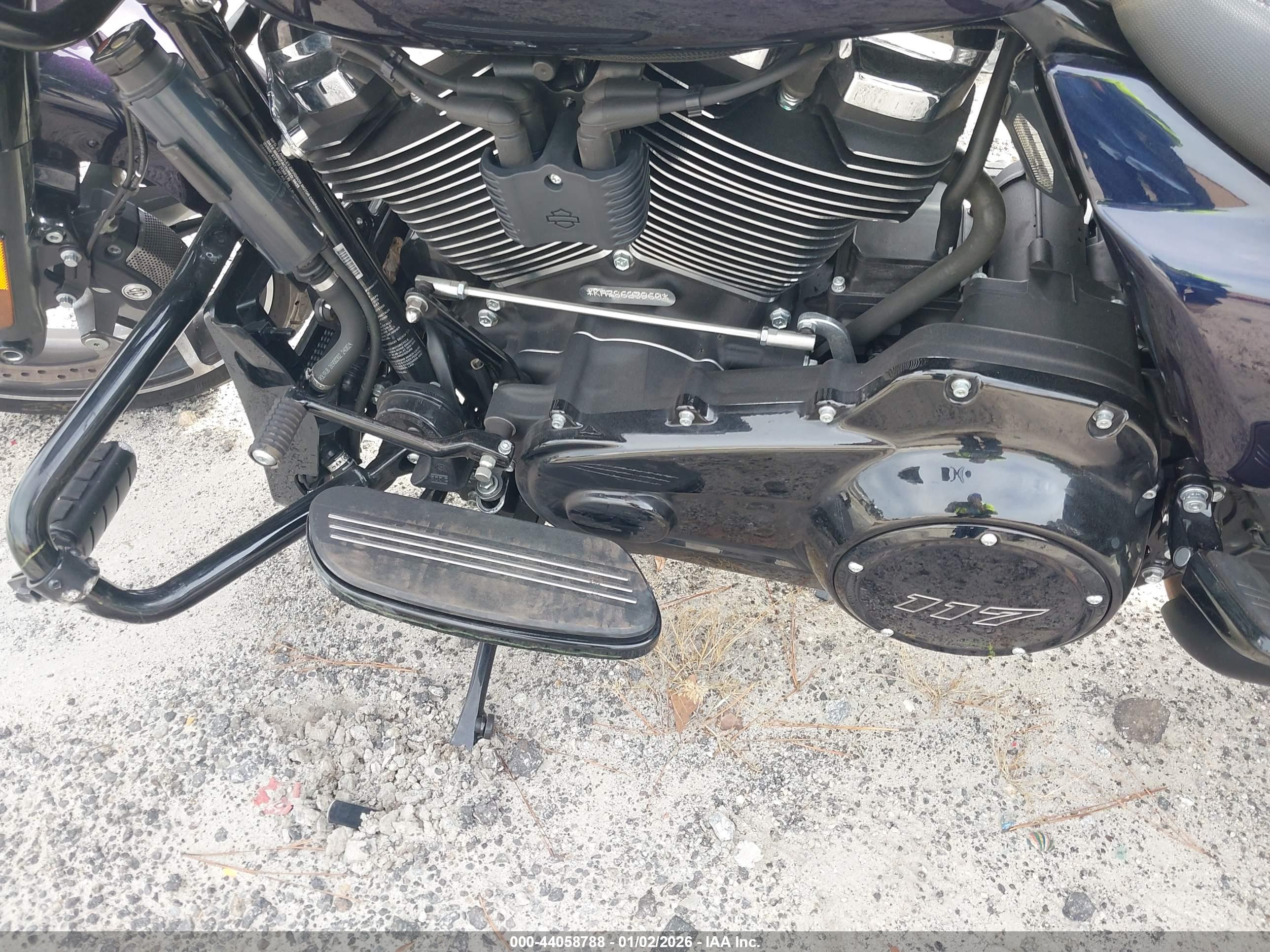 HARLEY-DAVIDSON FLTRX image 9