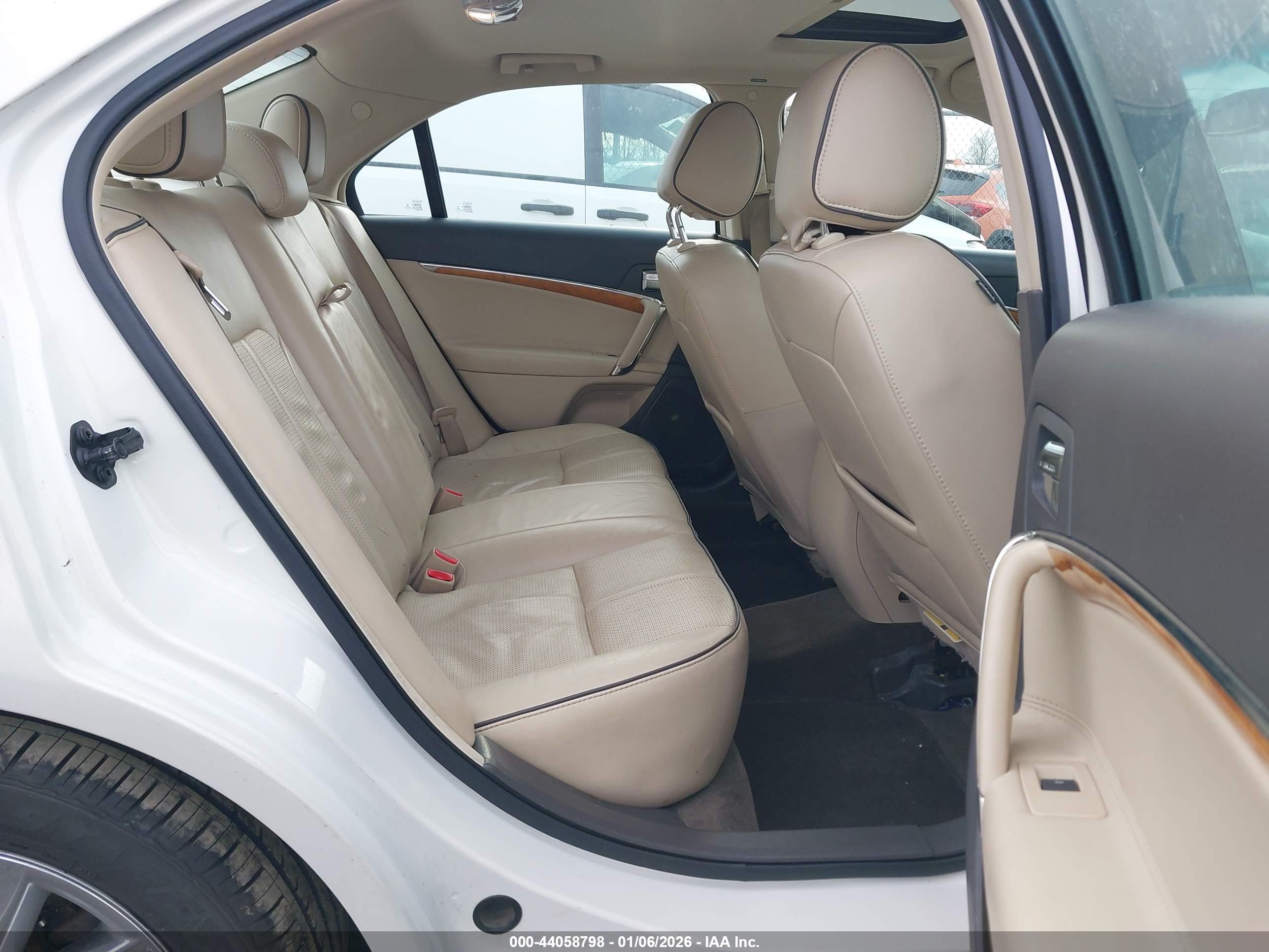 LINCOLN MKZ image 8