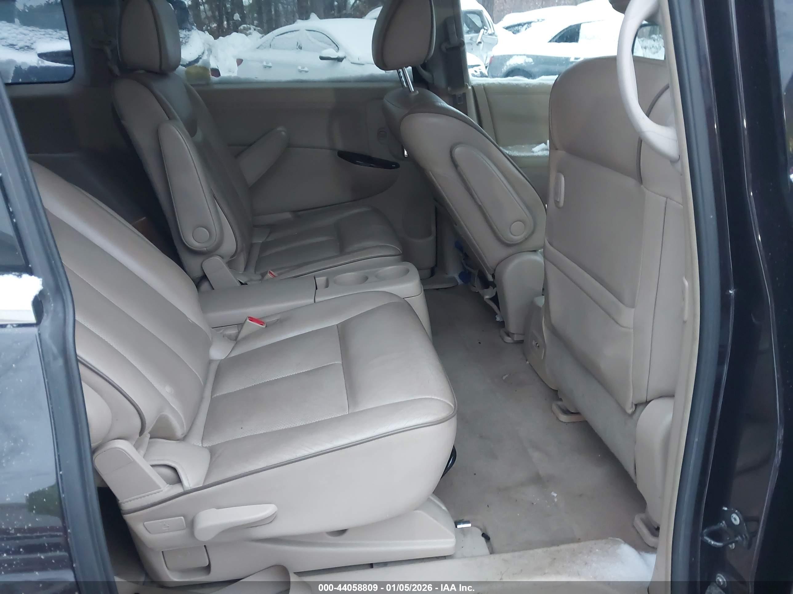 NISSAN QUEST image 8