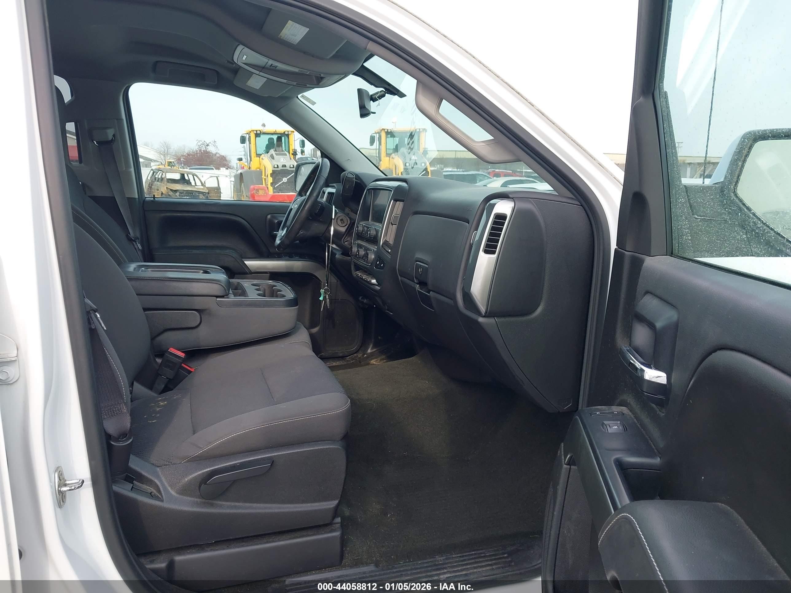 CHEVROLET SILVERADO image 5