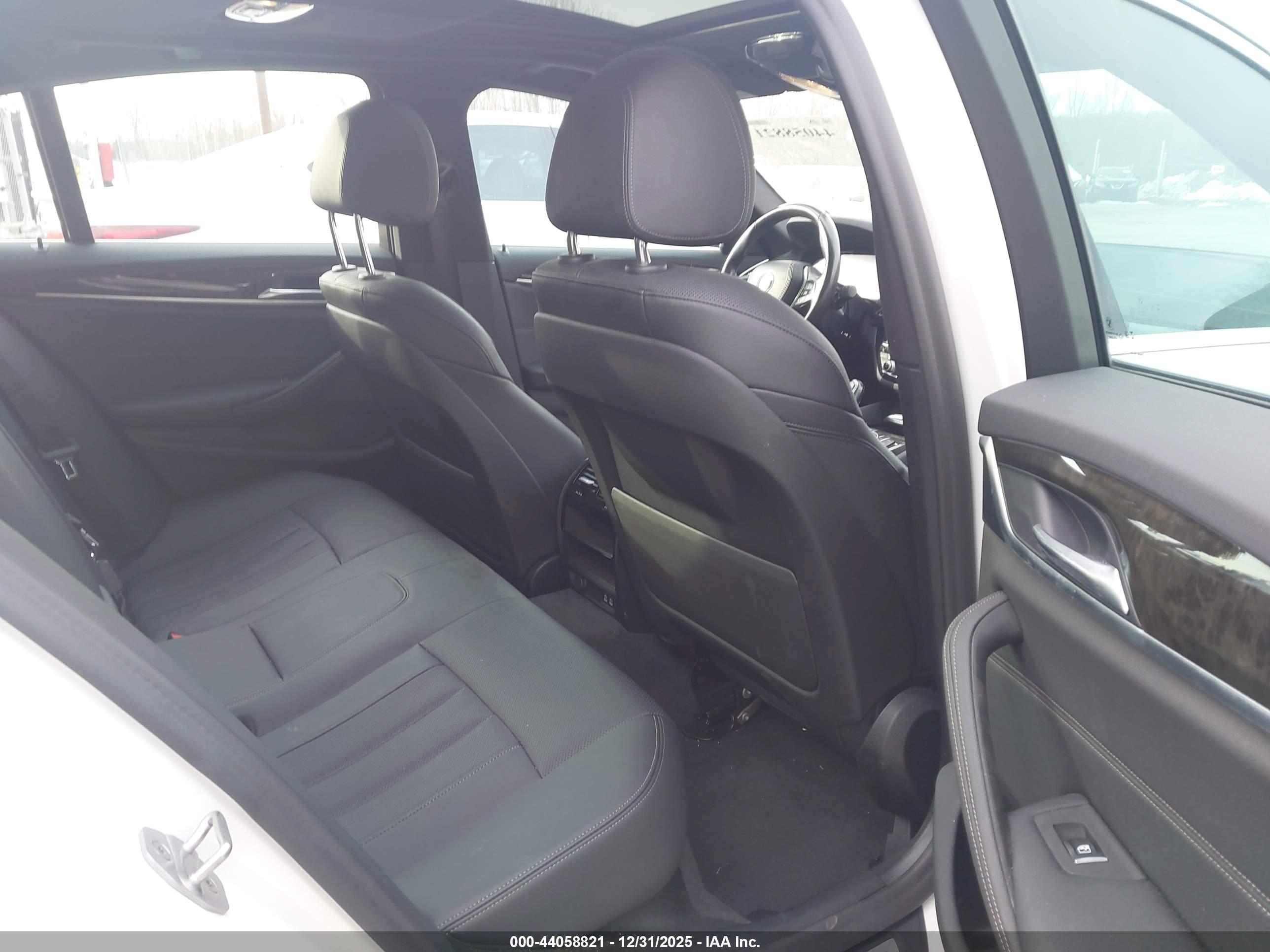 BMW 530I image 8