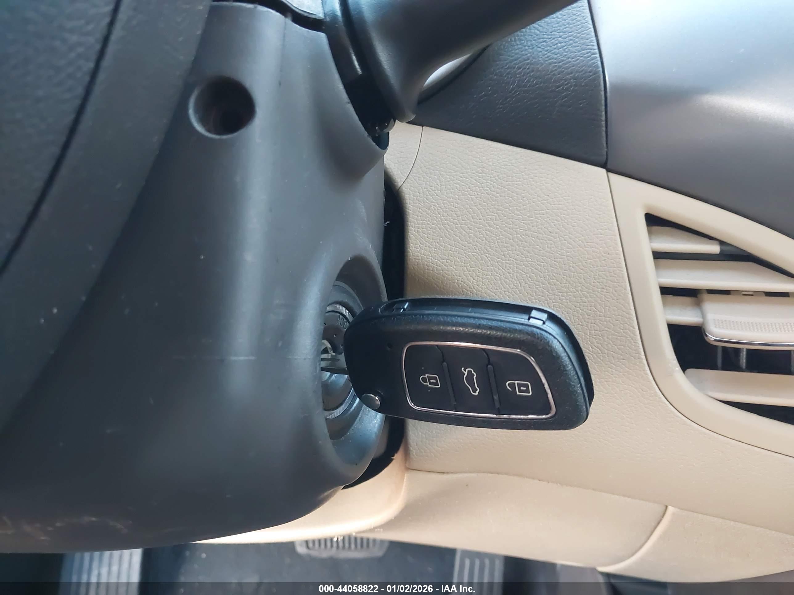 HYUNDAI ELANTRA image 11