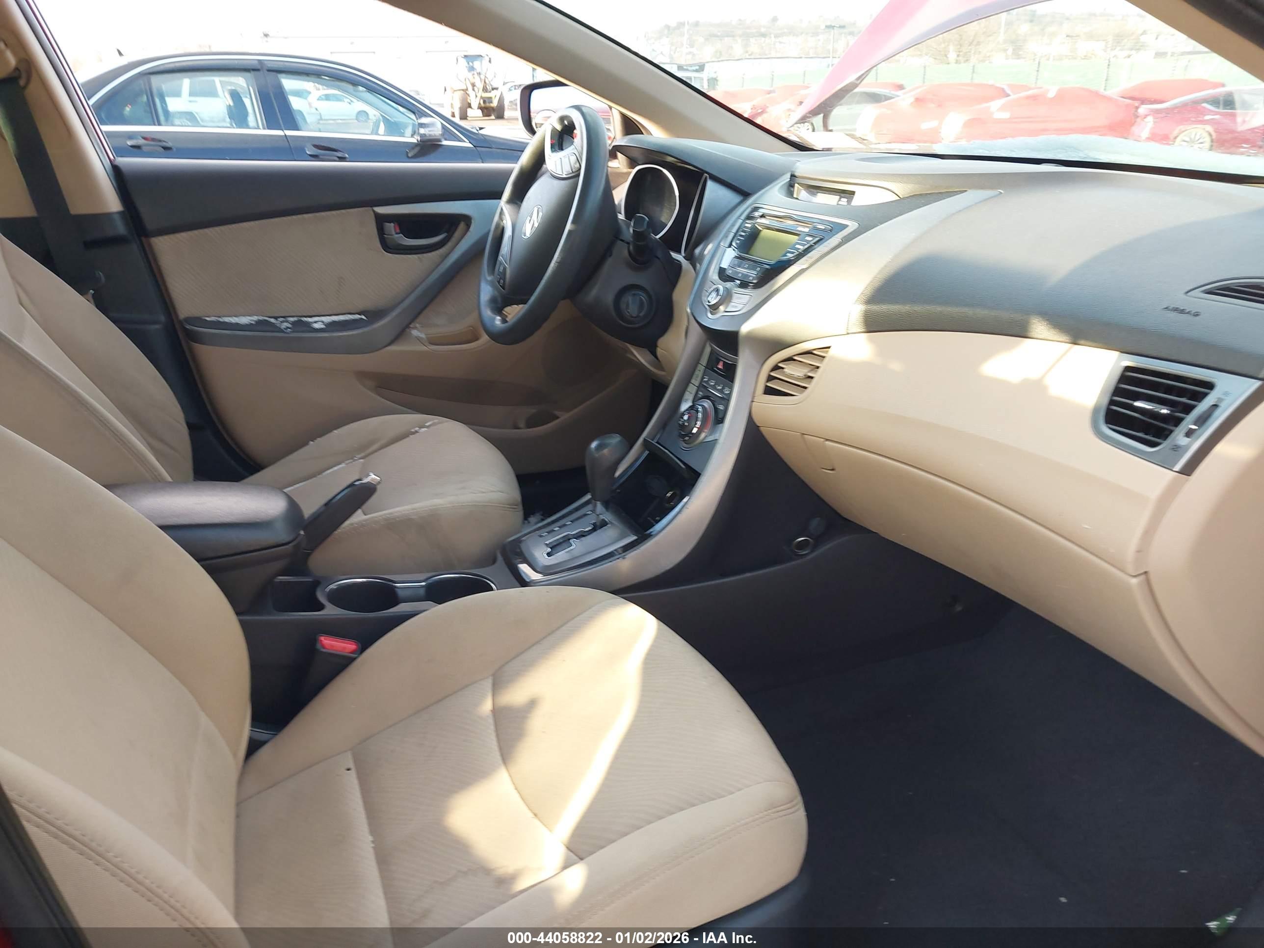 HYUNDAI ELANTRA image 5