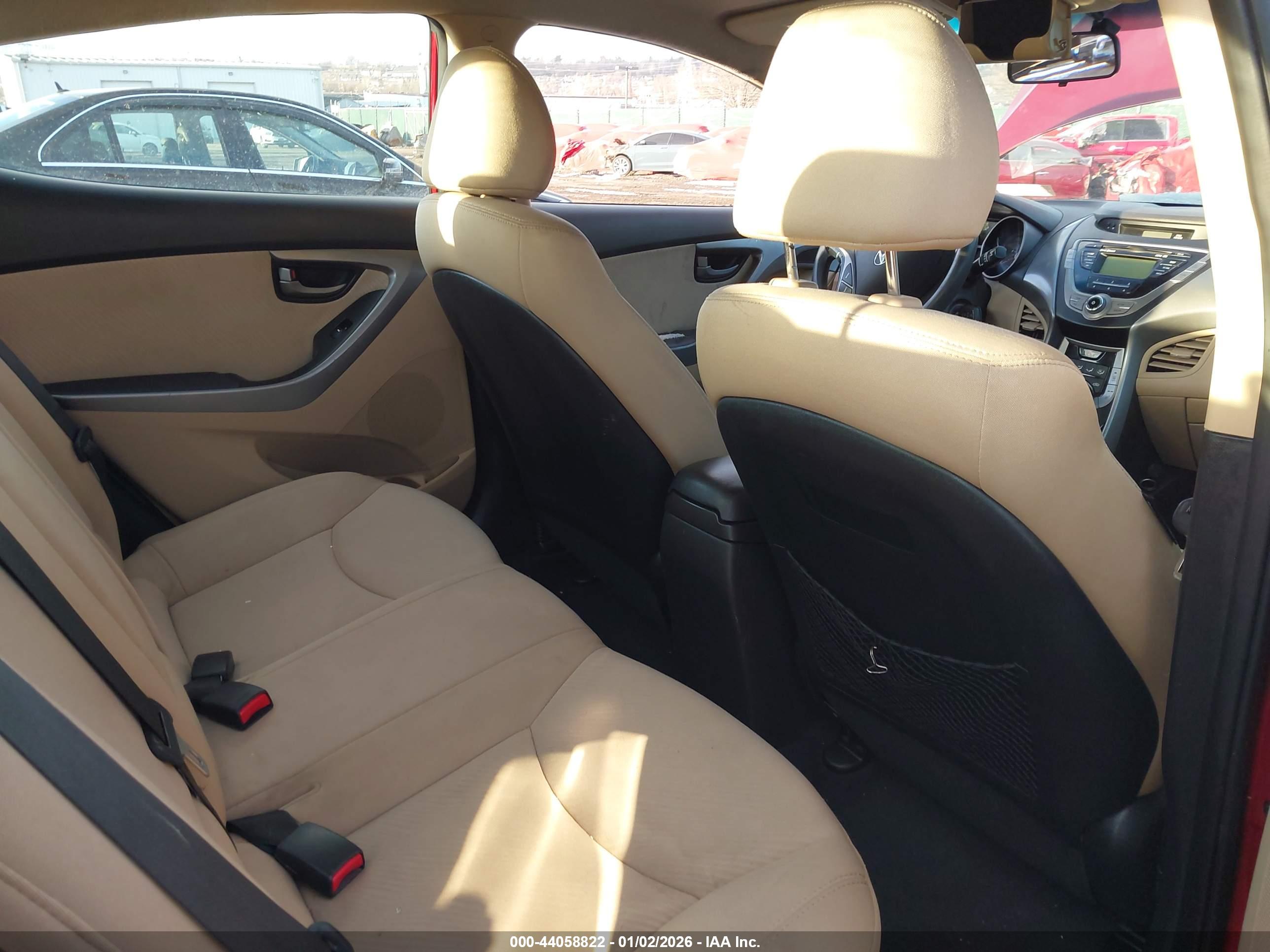 HYUNDAI ELANTRA image 8