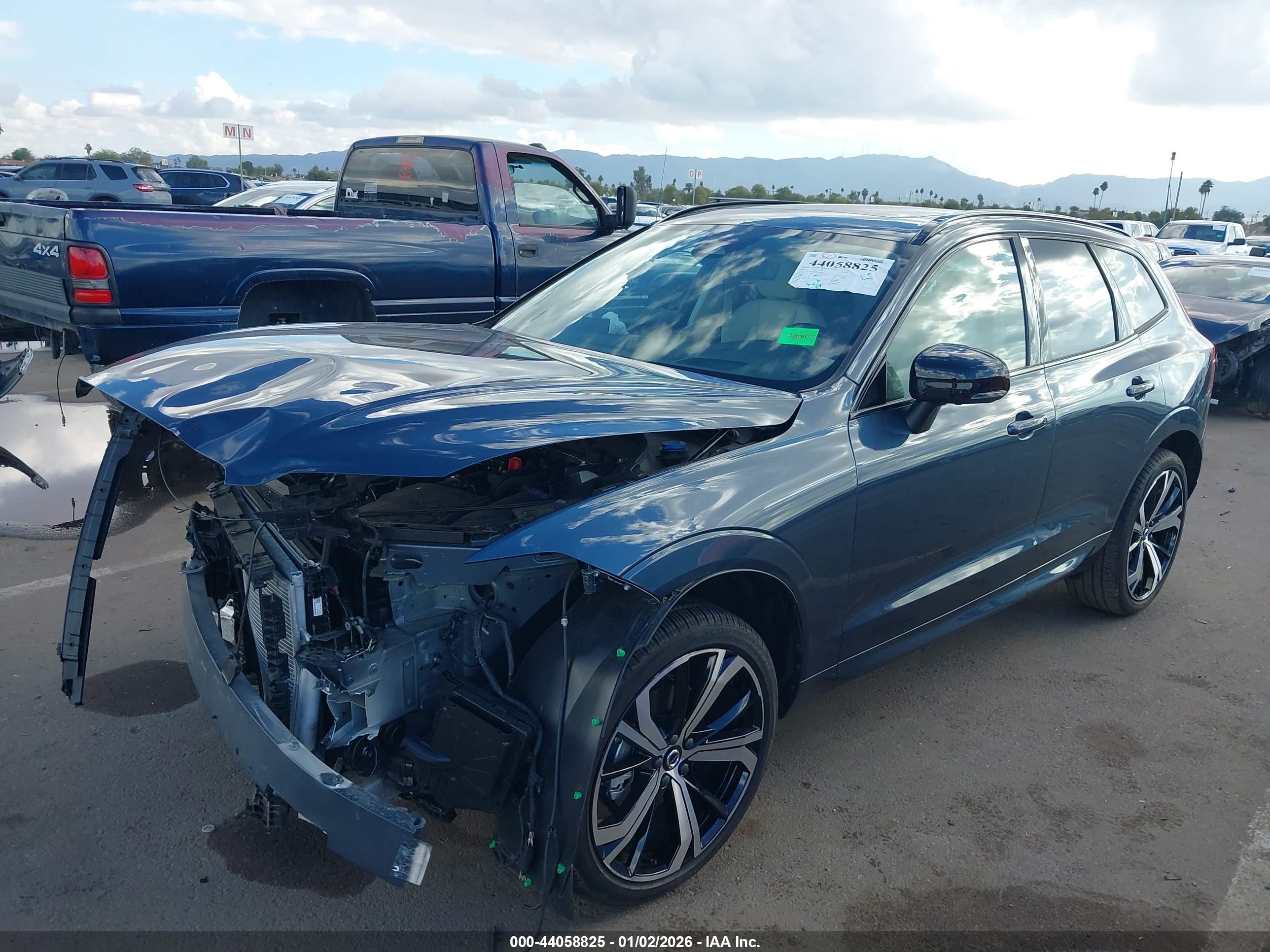 VOLVO XC60 image 2