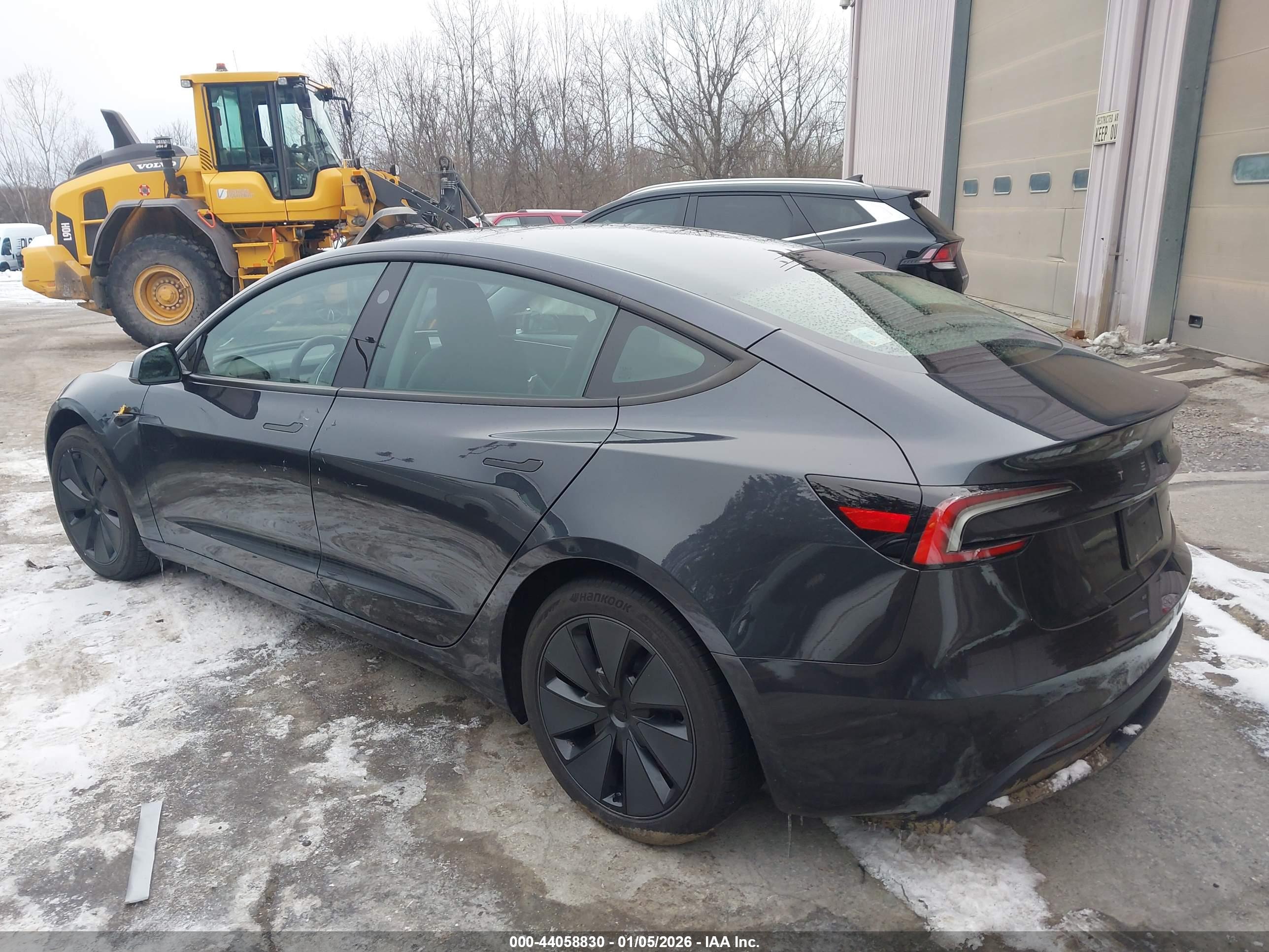 TESLA MODEL image 3