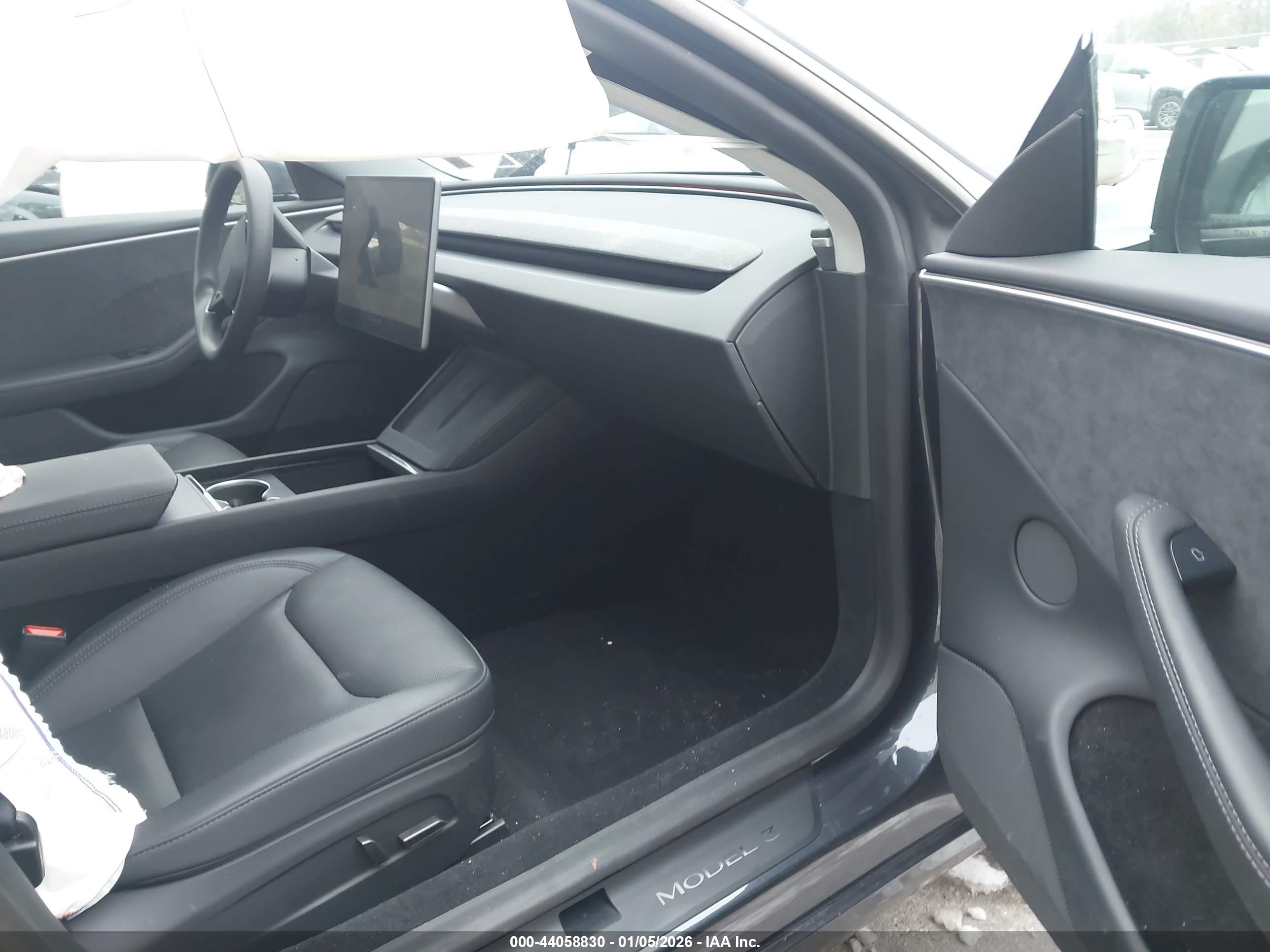 TESLA MODEL image 5