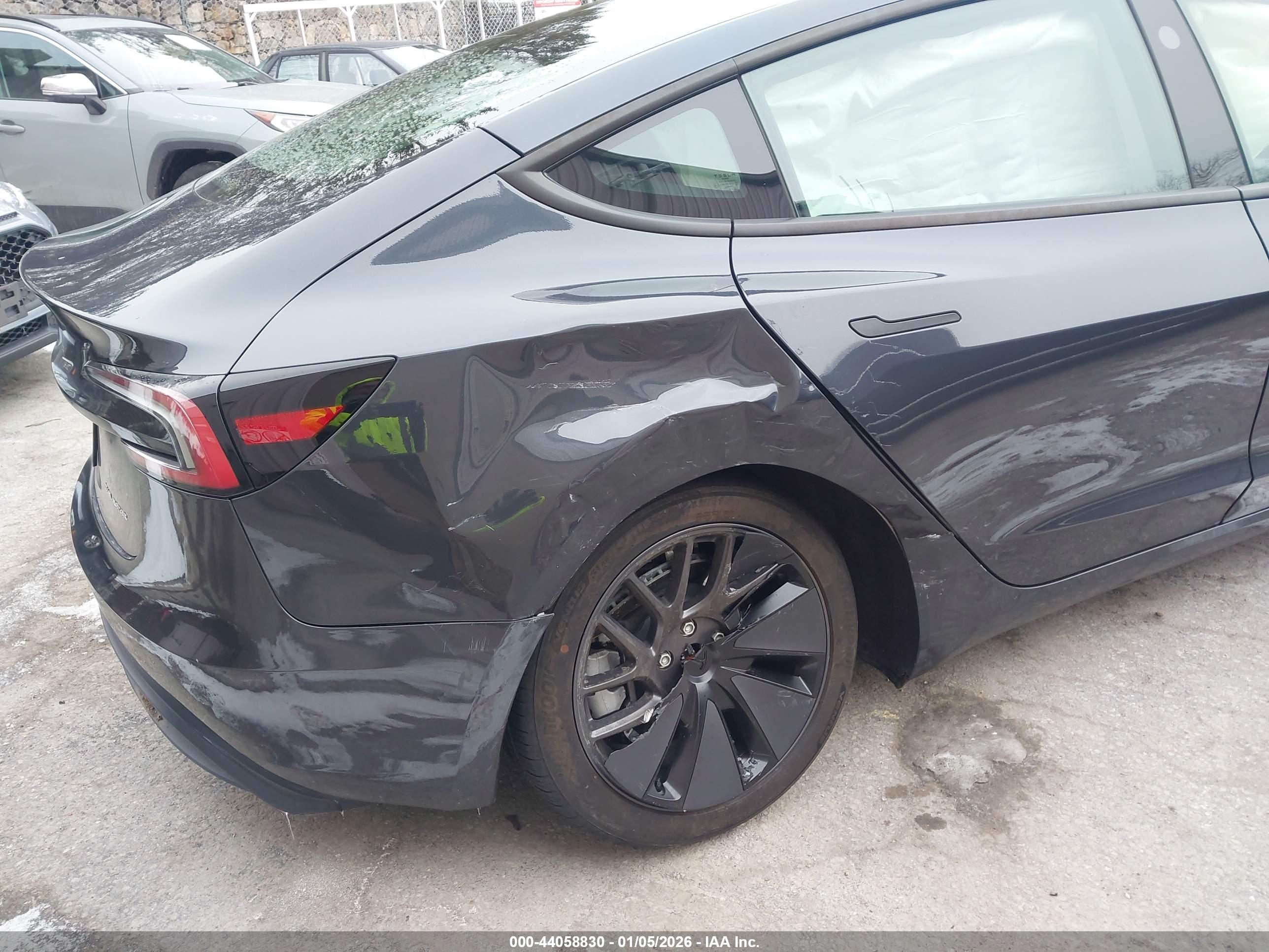 TESLA MODEL image 6