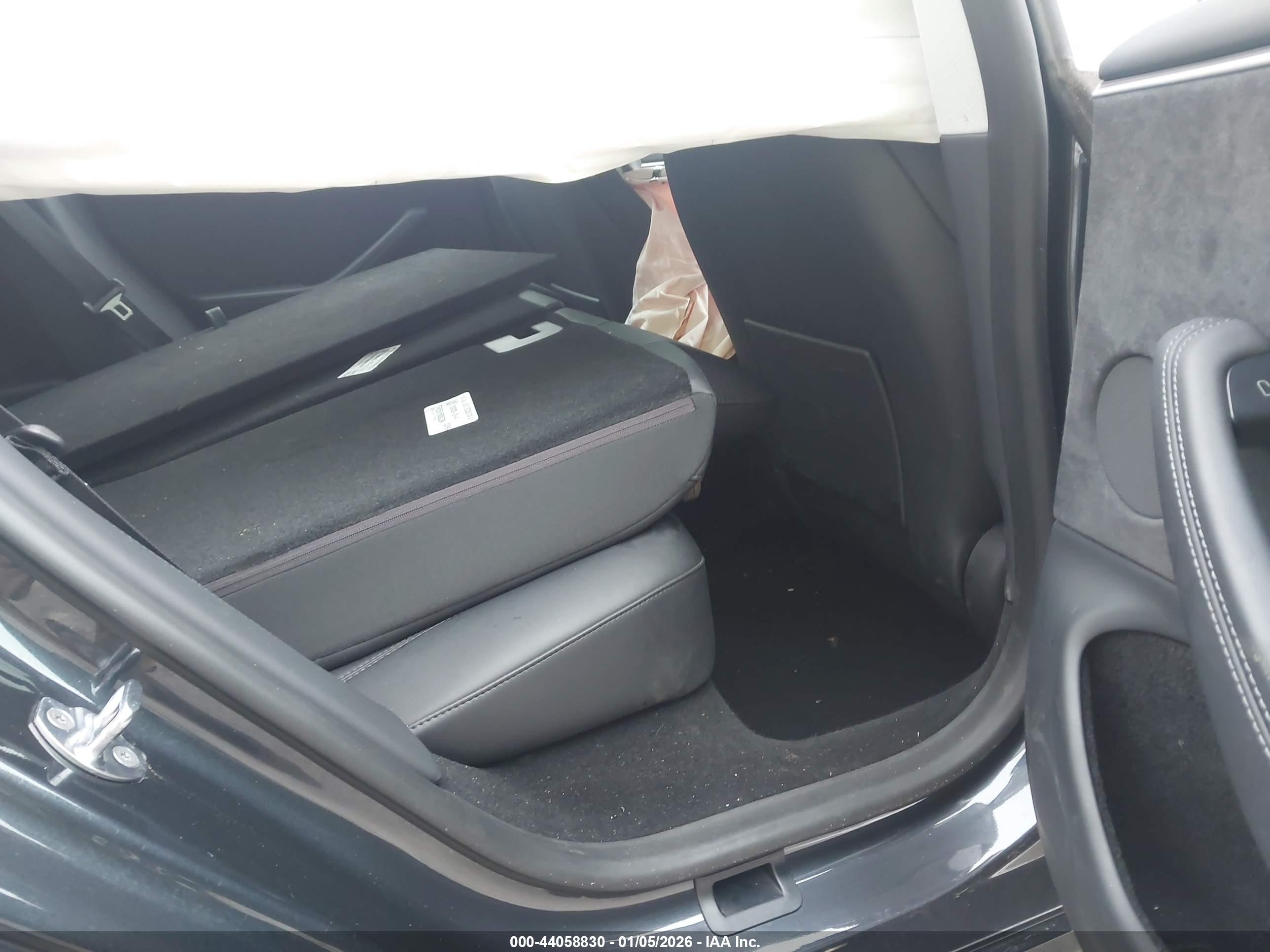 TESLA MODEL image 8