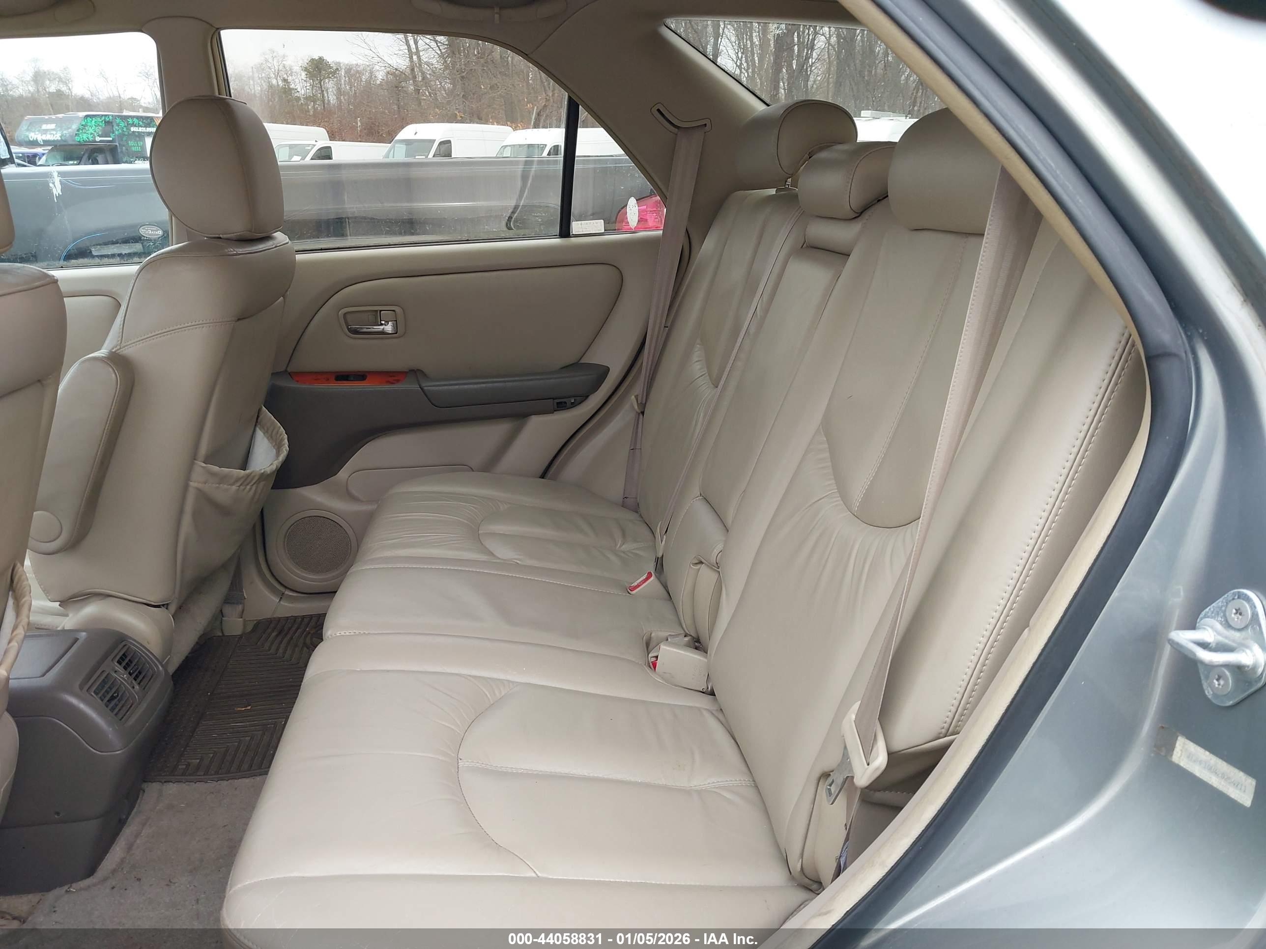 LEXUS RX image 8