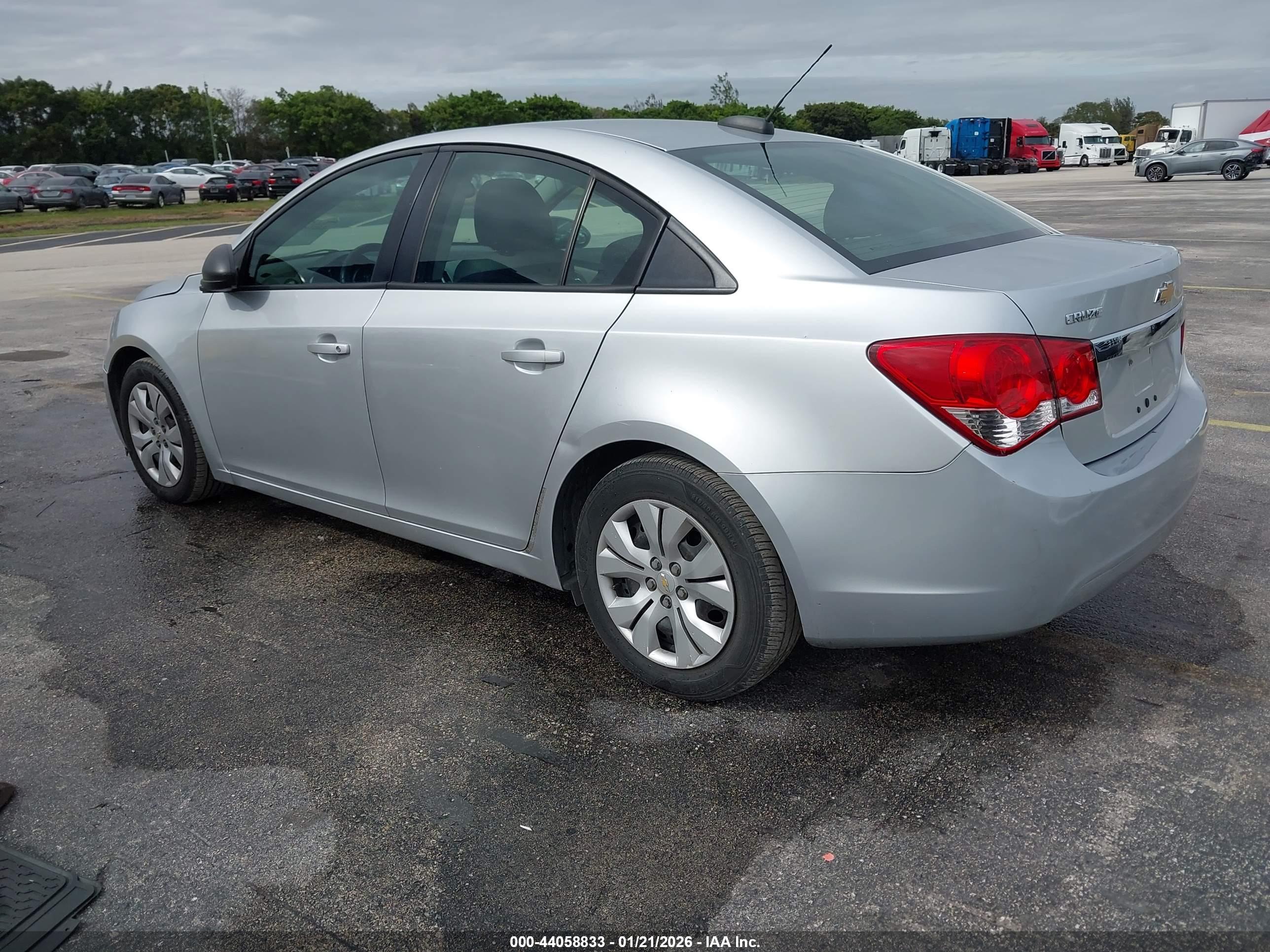 CHEVROLET CRUZE image 3