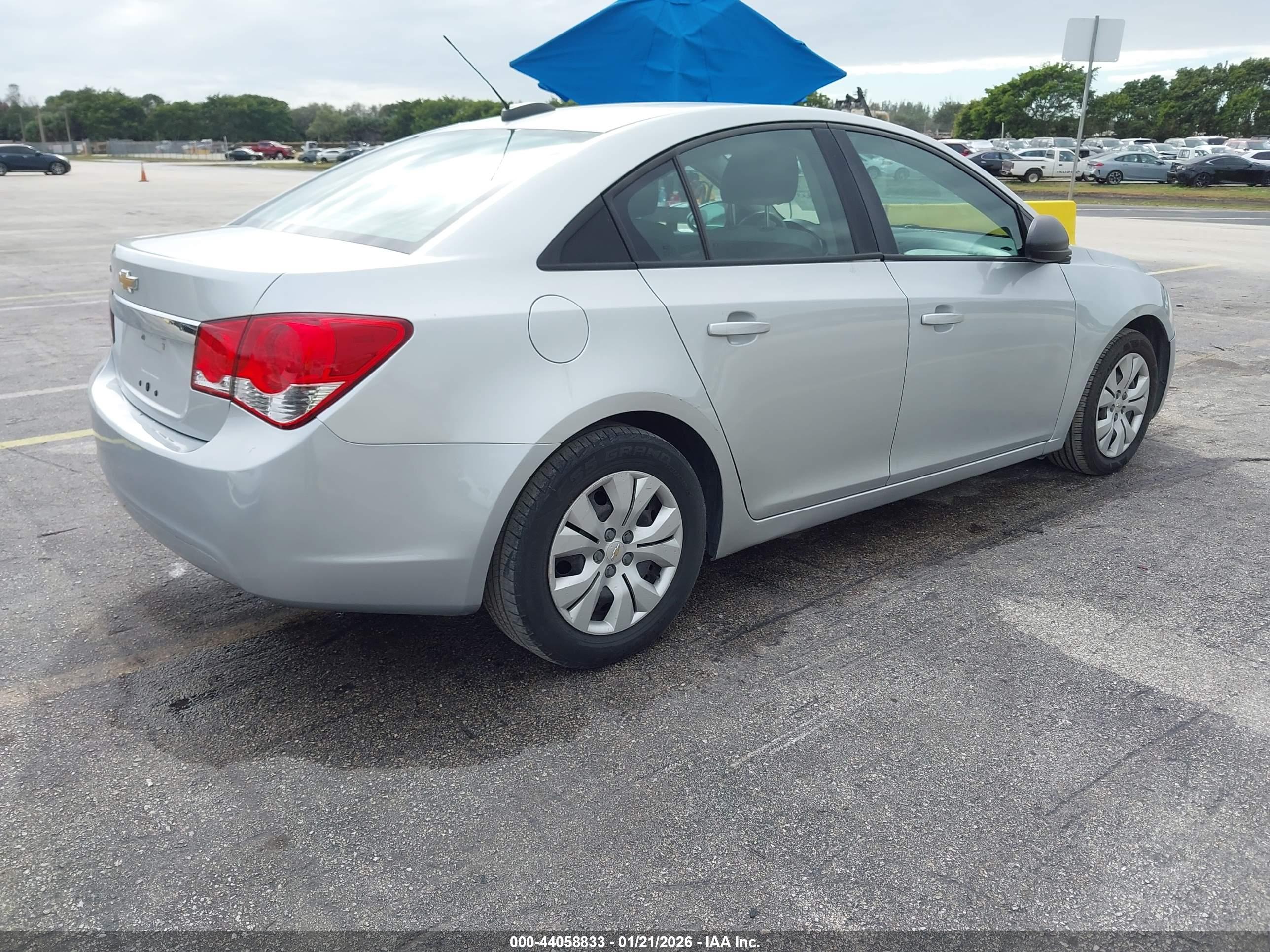 CHEVROLET CRUZE image 4