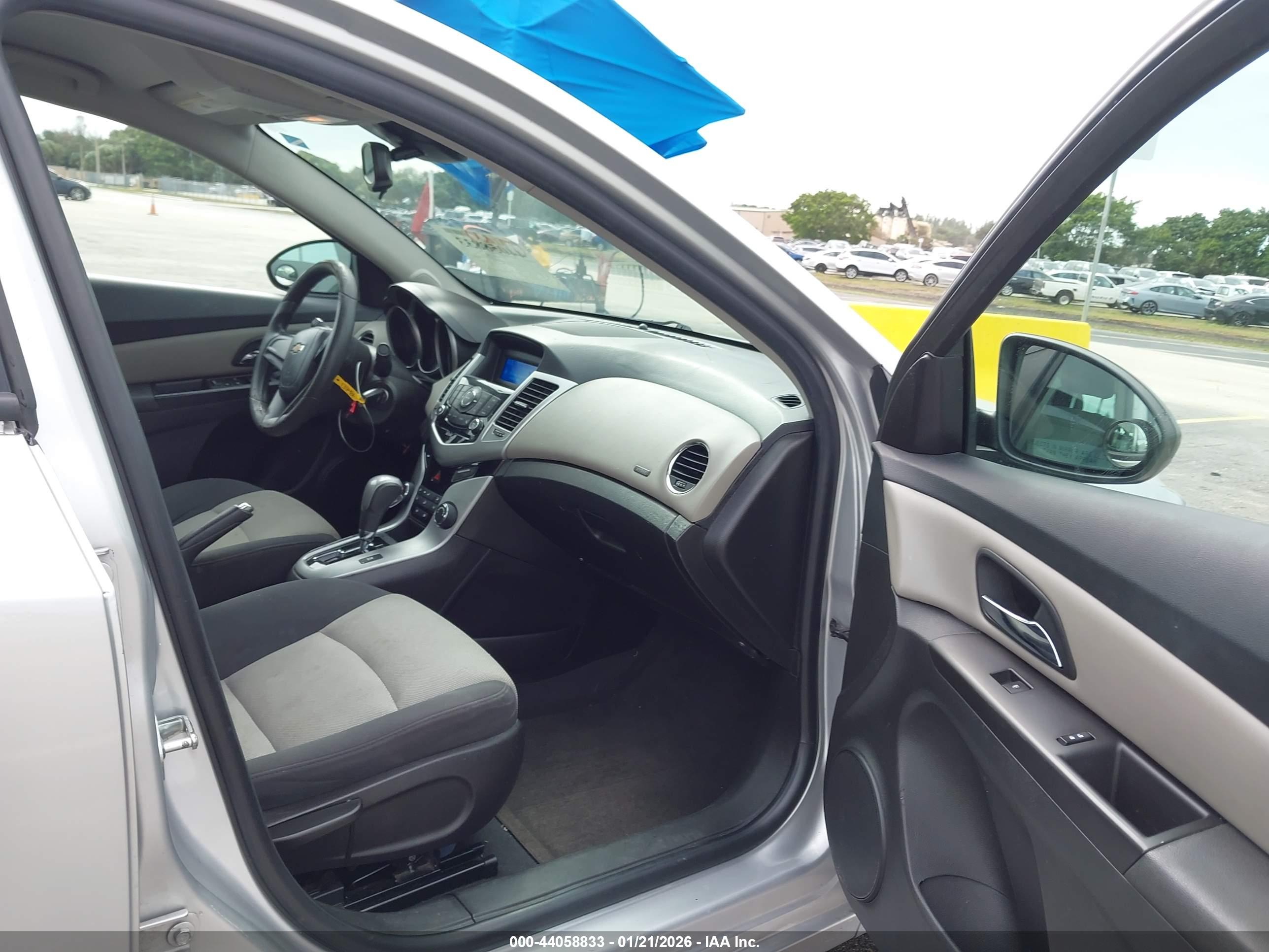CHEVROLET CRUZE image 5
