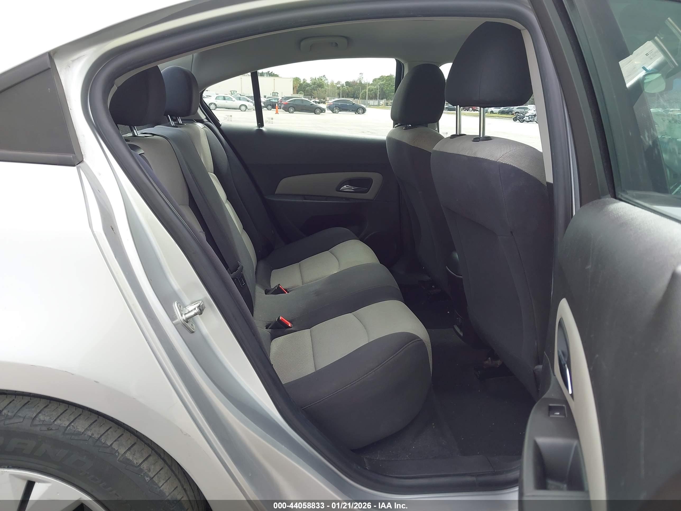 CHEVROLET CRUZE image 8