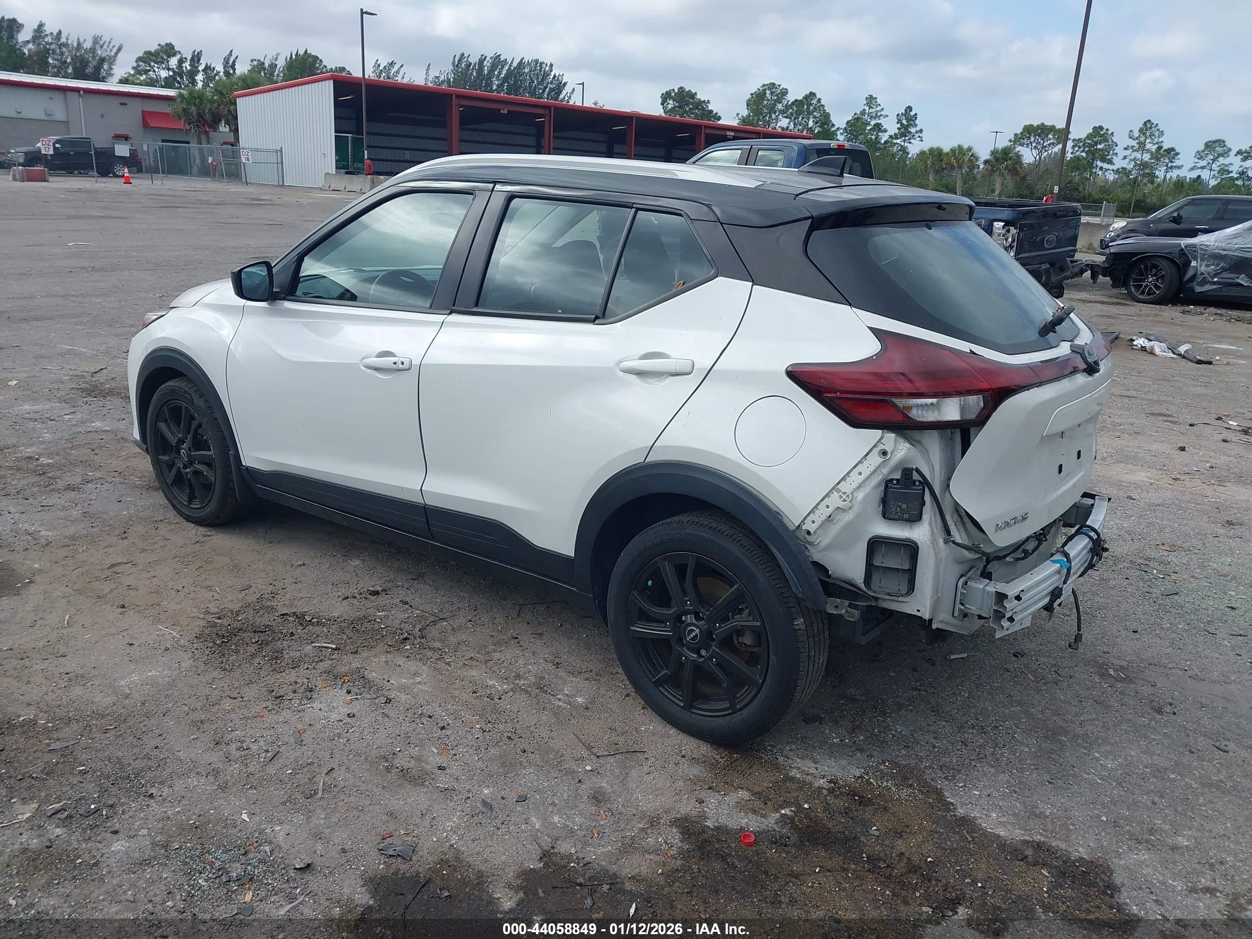 NISSAN KICKS image 3