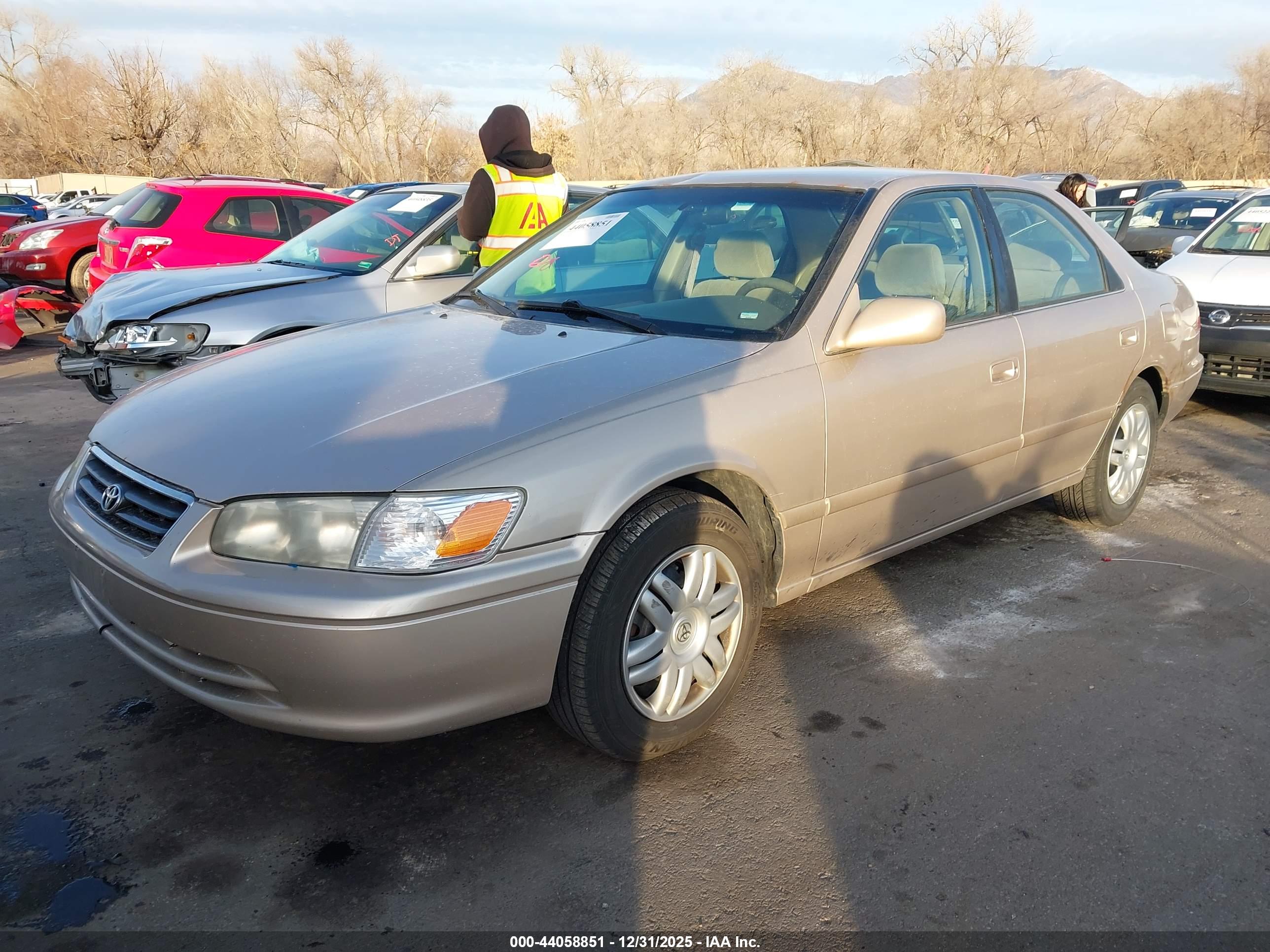 TOYOTA CAMRY image 2