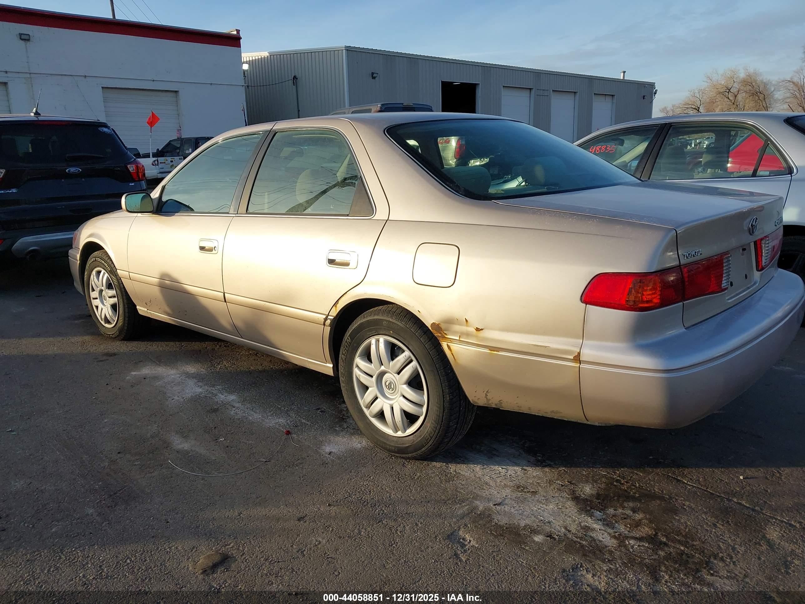 TOYOTA CAMRY image 3