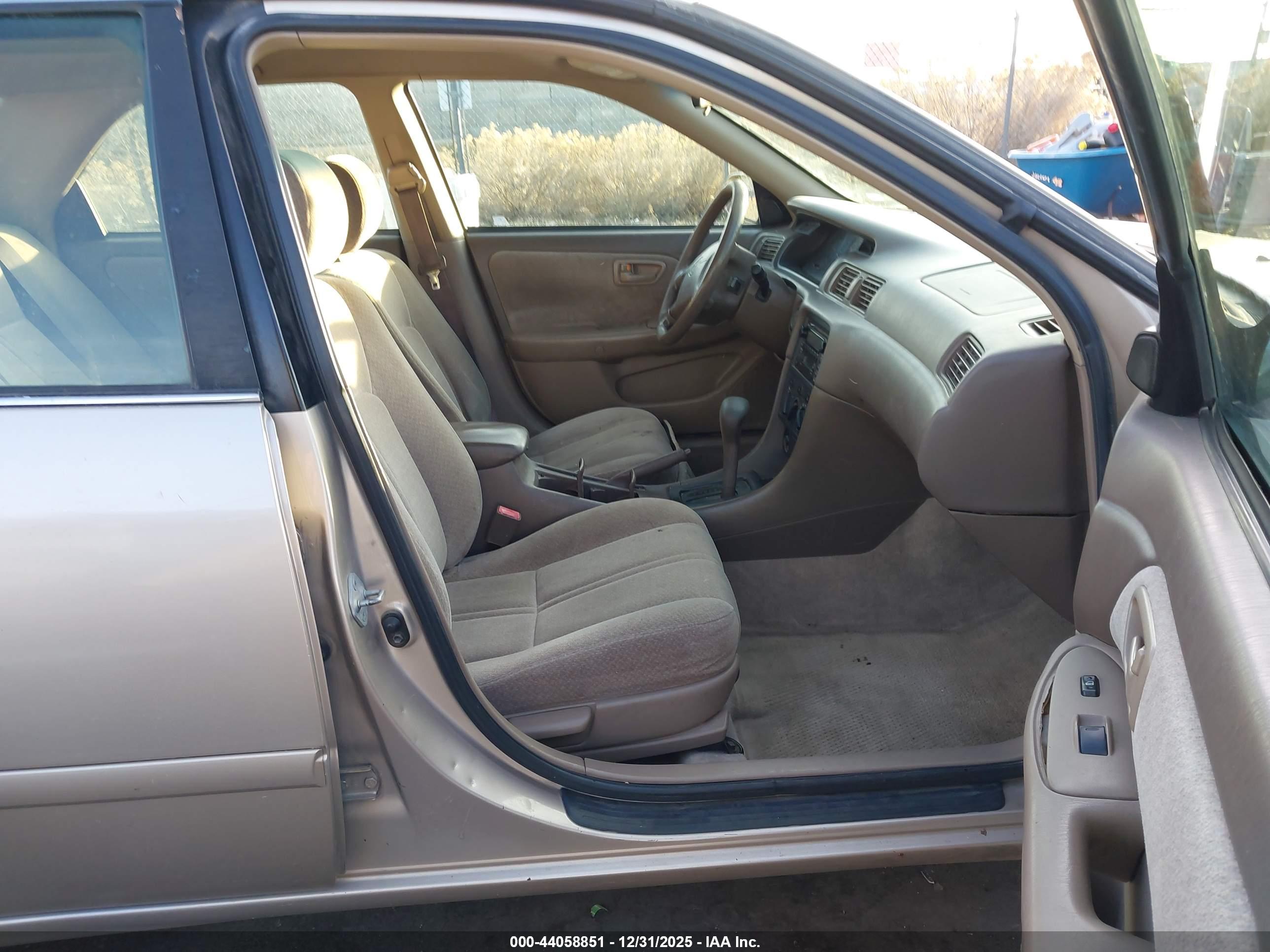 TOYOTA CAMRY image 5