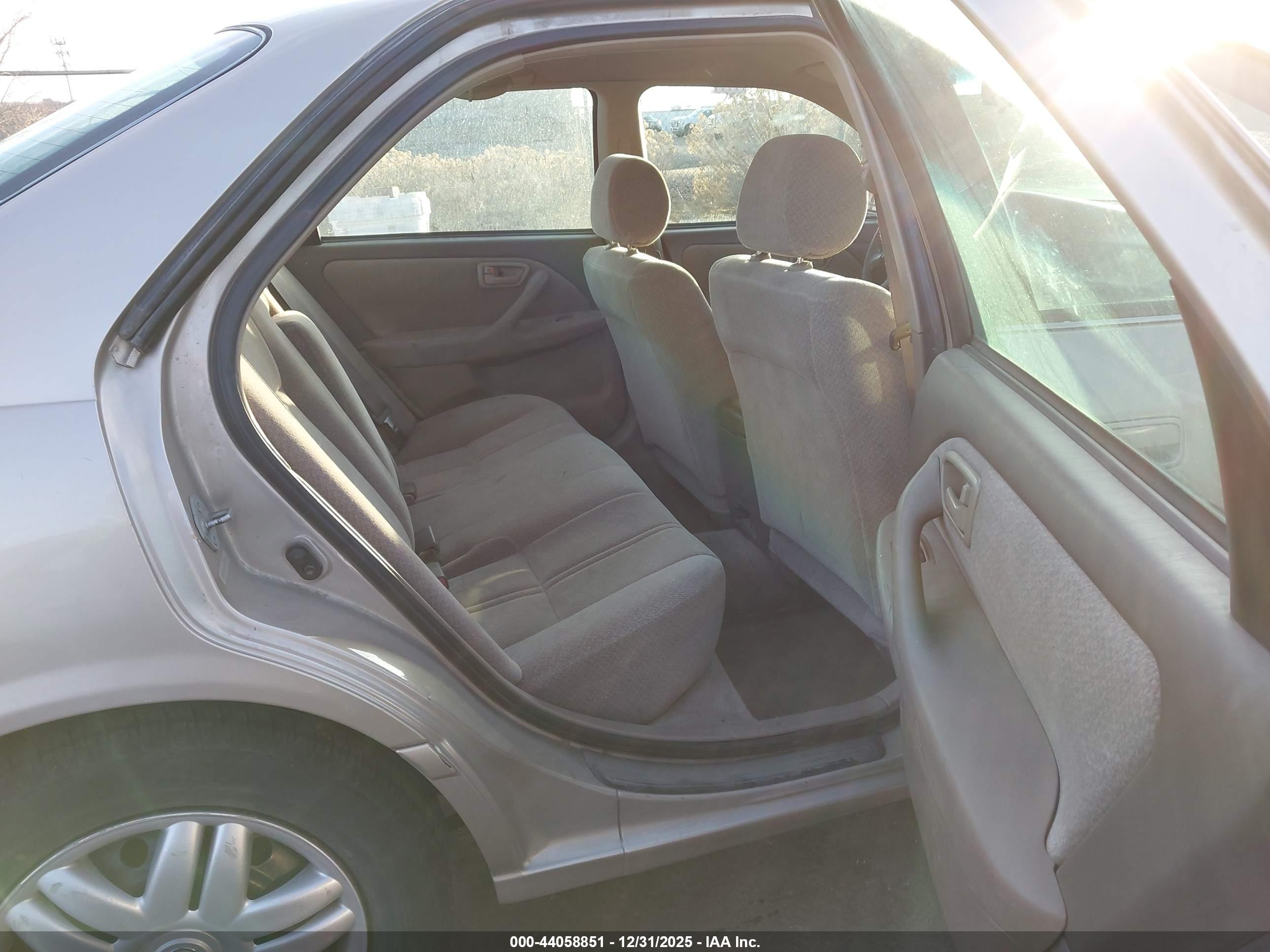 TOYOTA CAMRY image 8