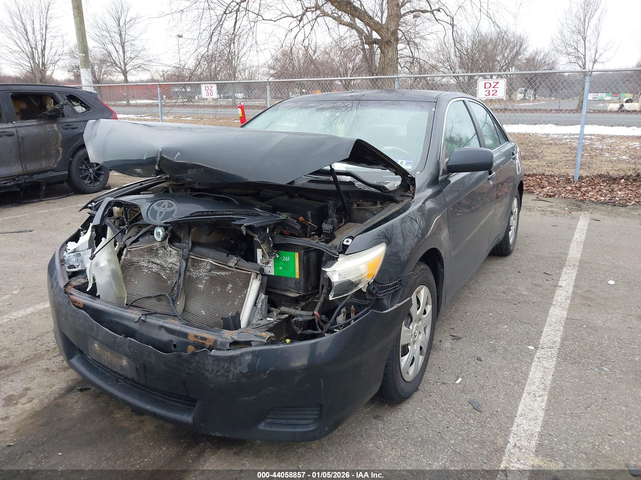 TOYOTA CAMRY image 2