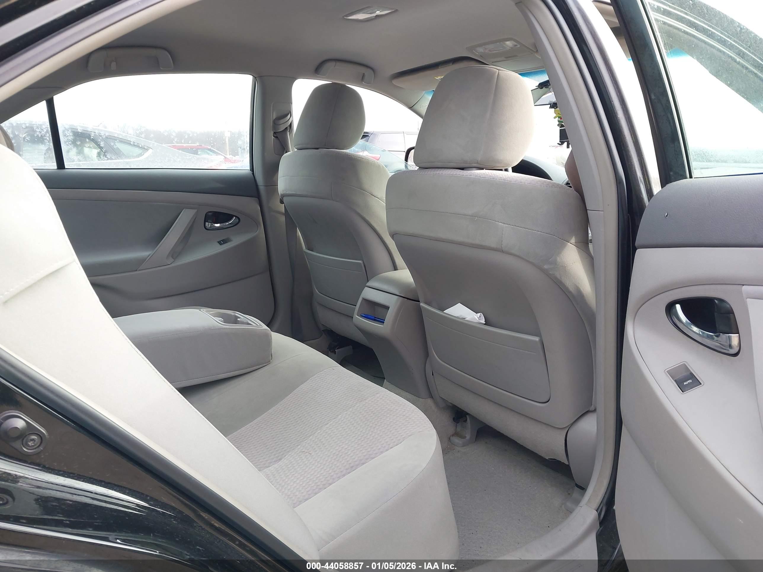 TOYOTA CAMRY image 8