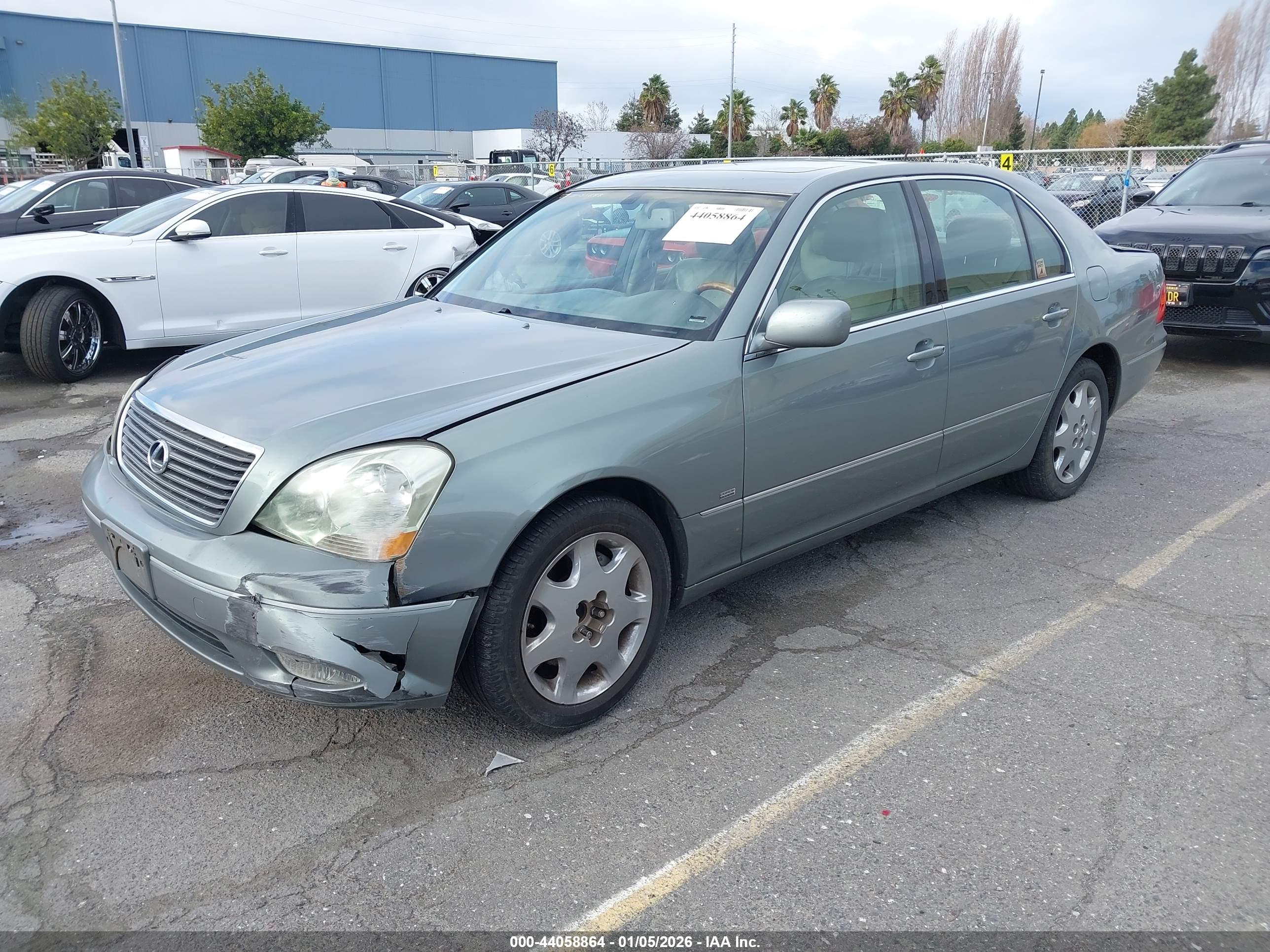 LEXUS LS image 2