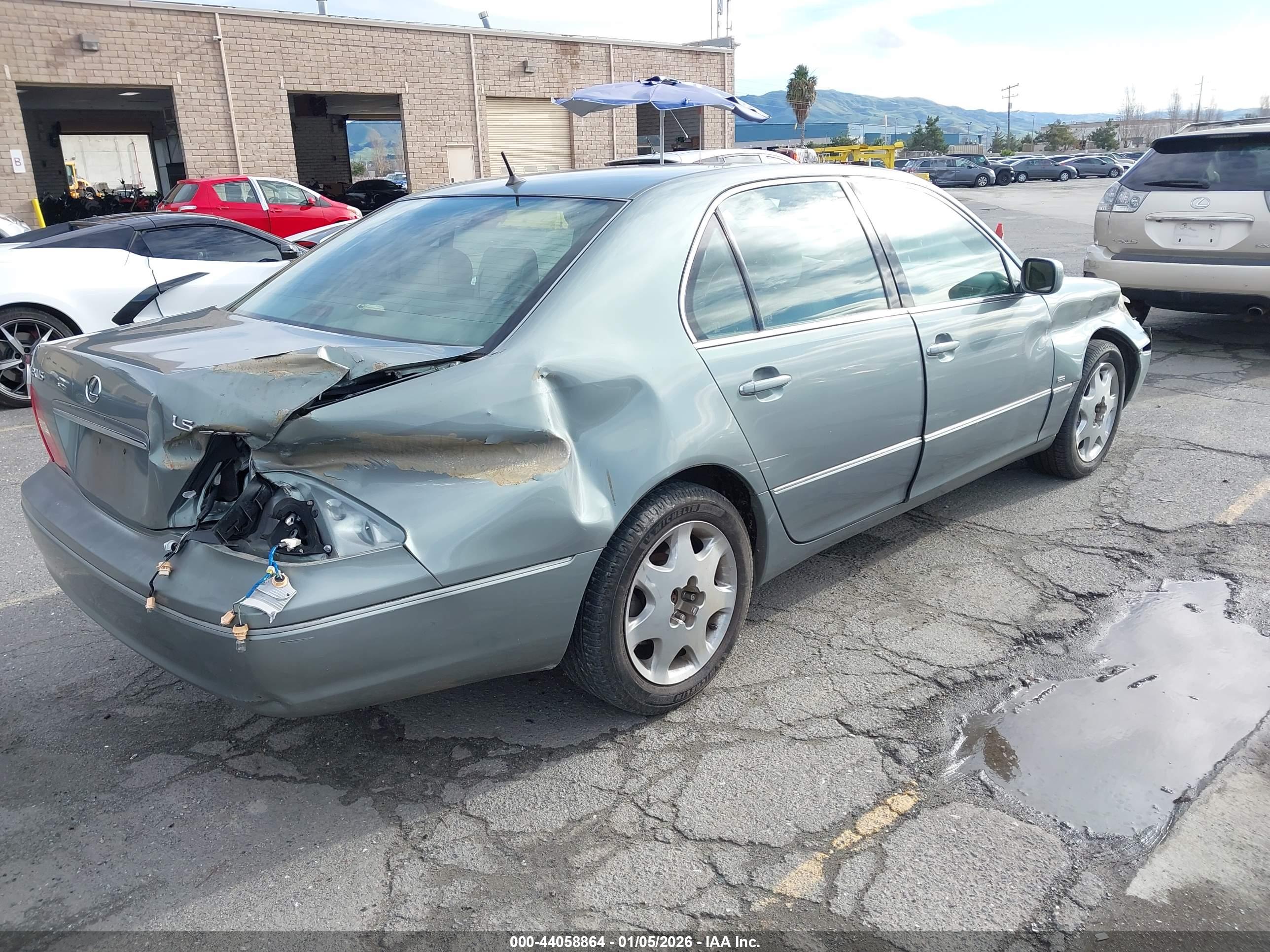 LEXUS LS image 4