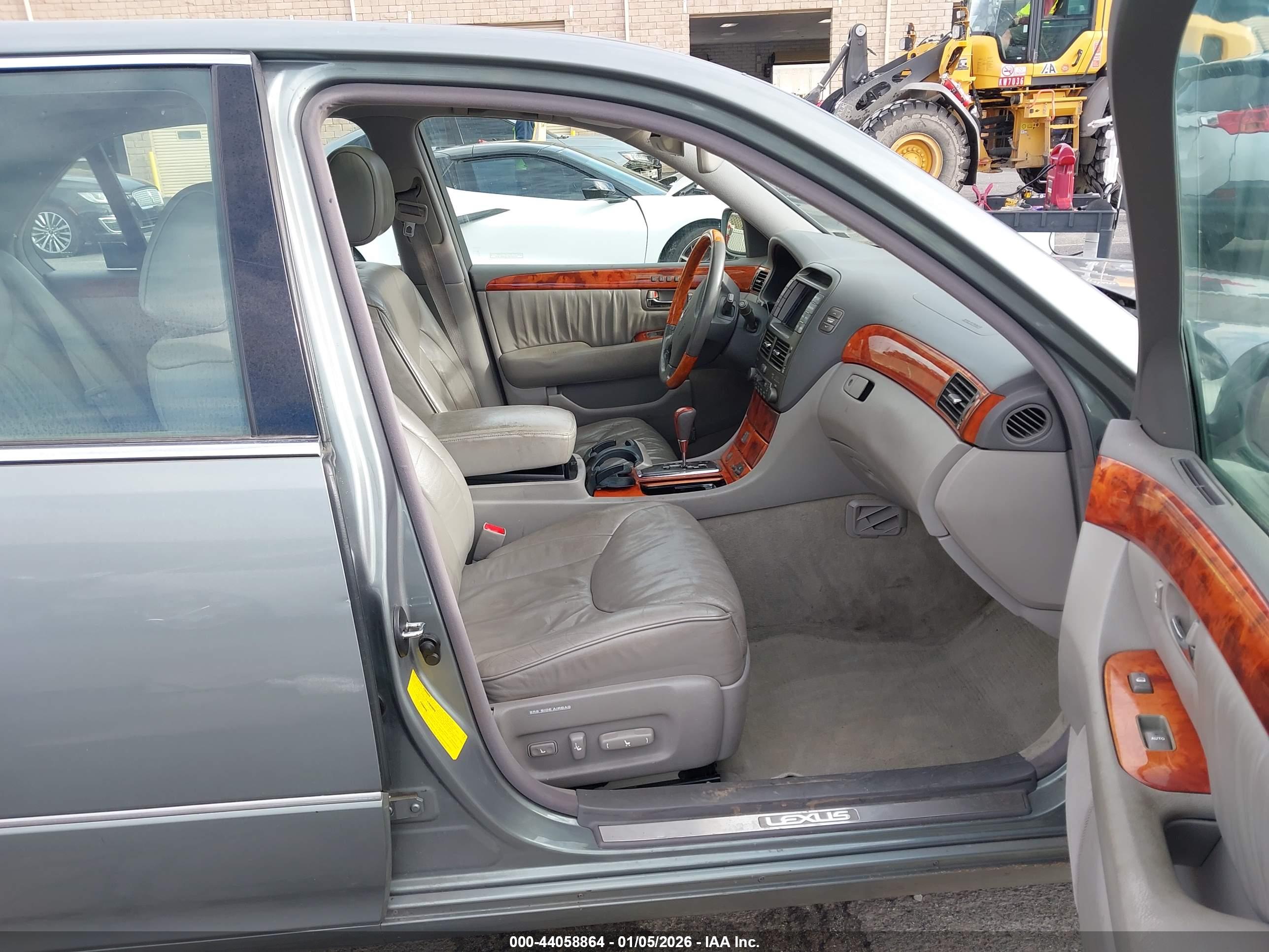 LEXUS LS image 5