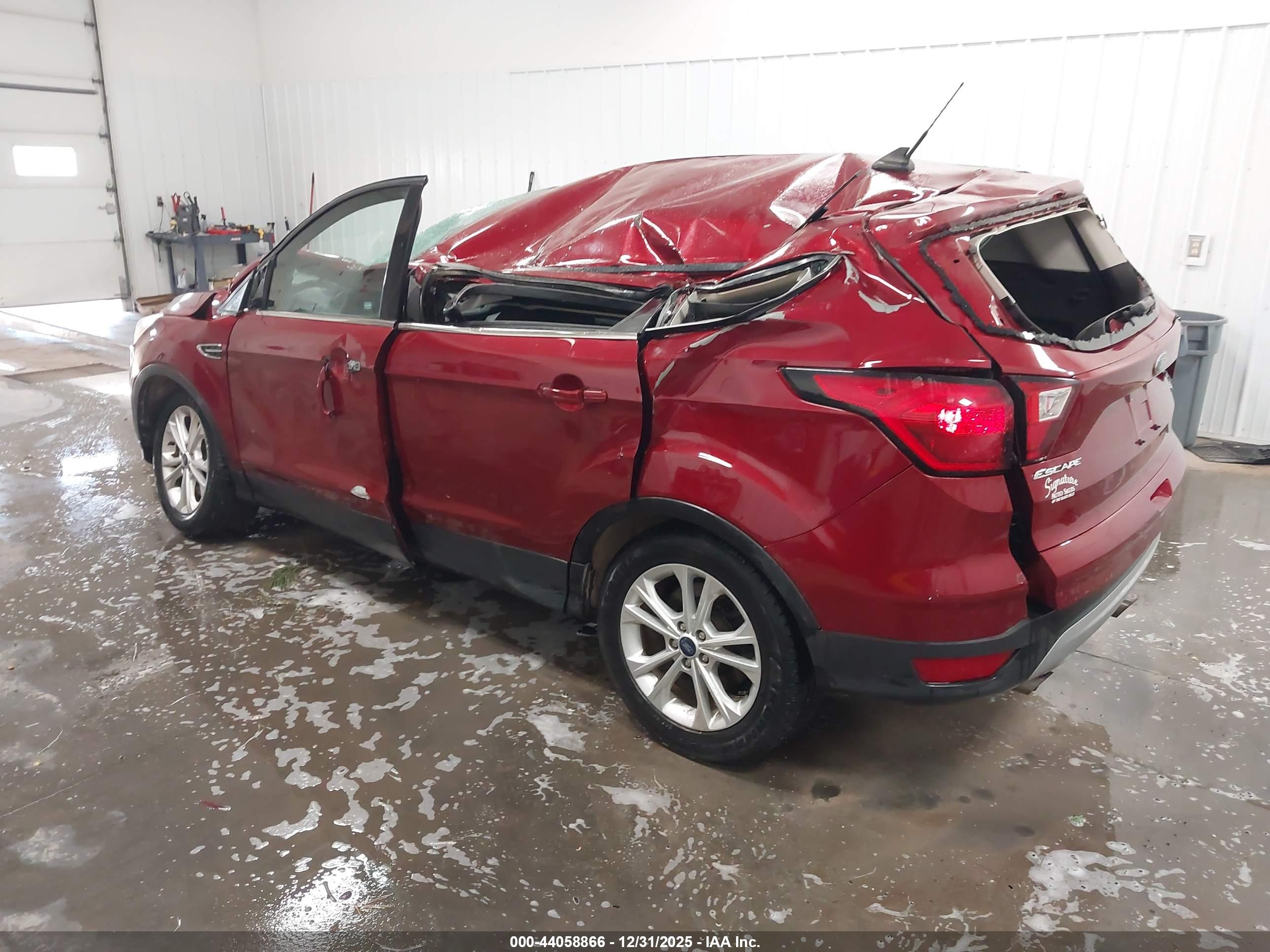 FORD ESCAPE image 3