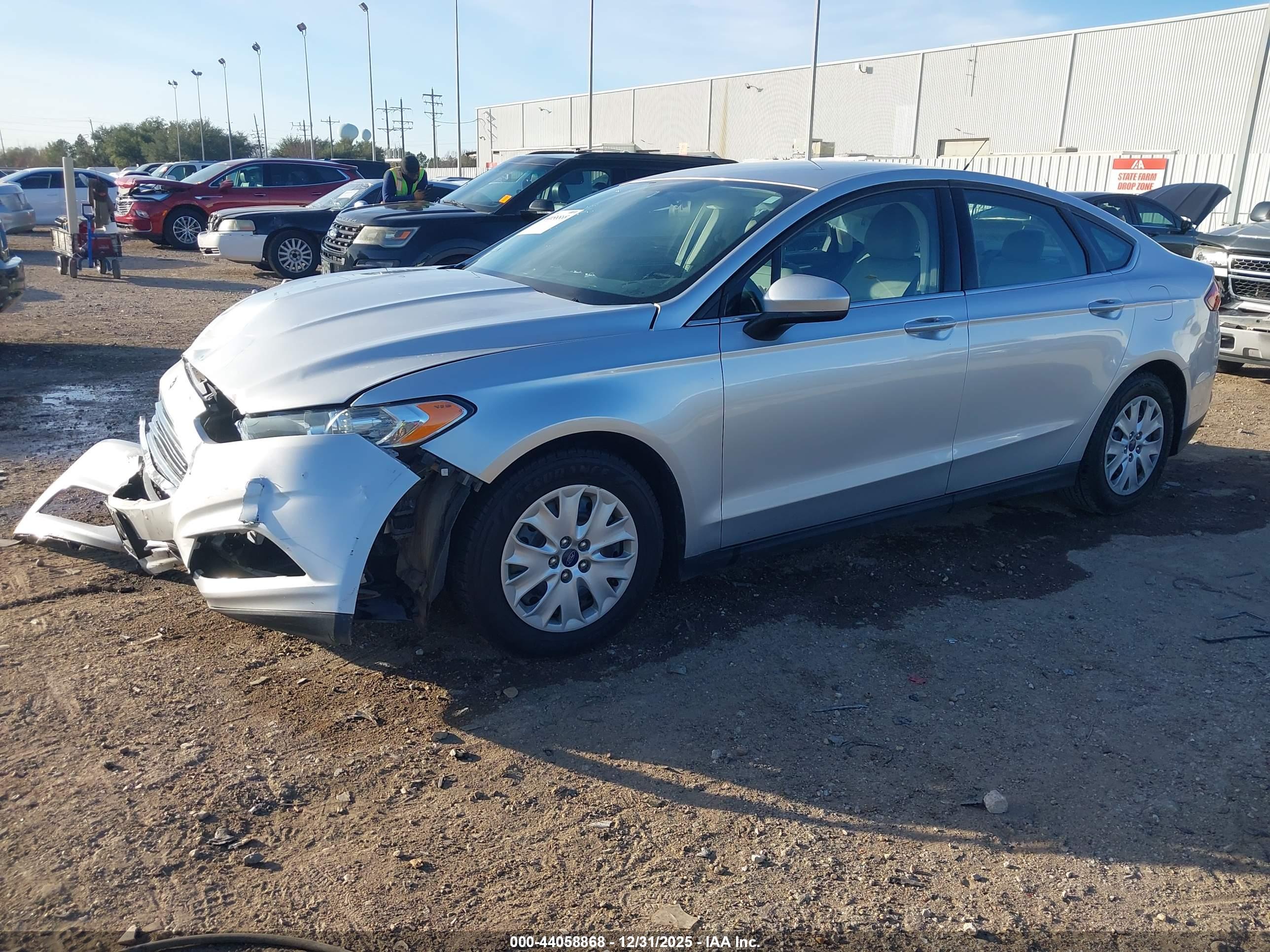 FORD FUSION image 2