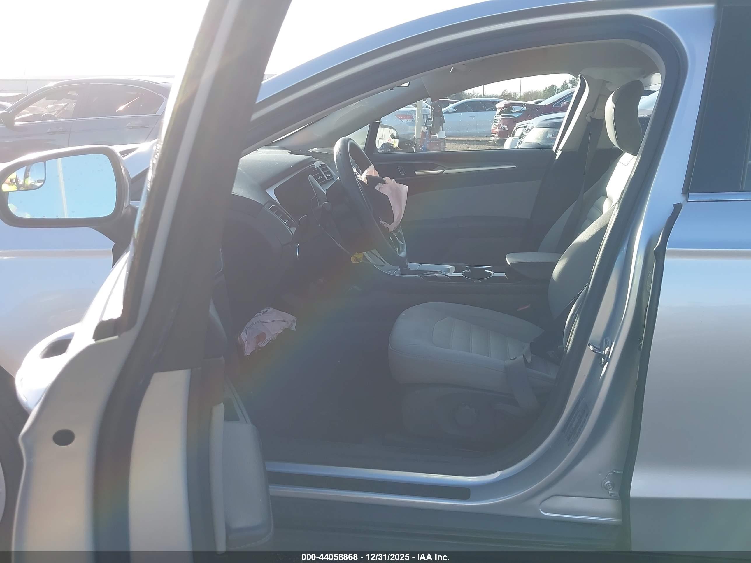 FORD FUSION image 5