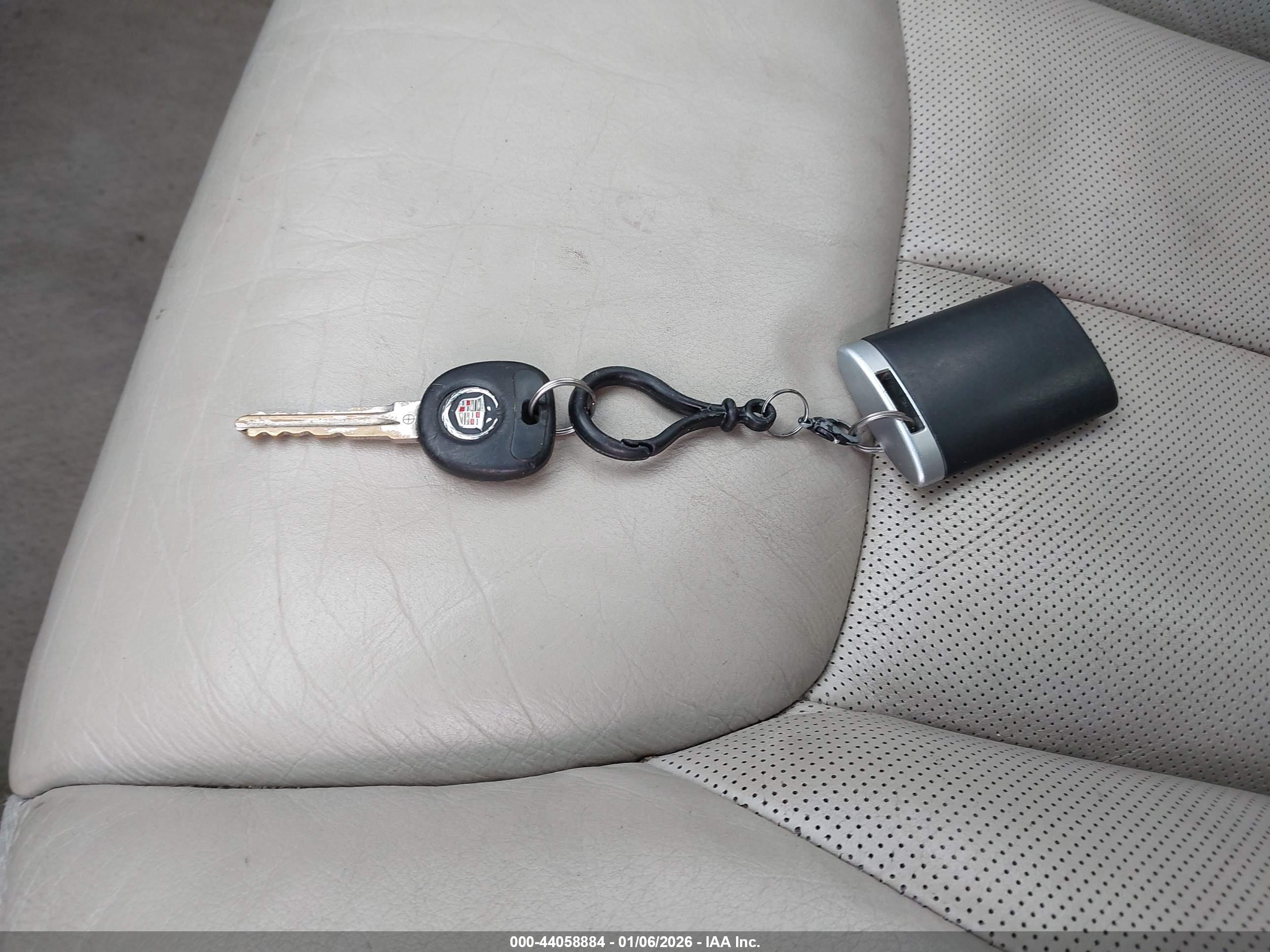 CADILLAC DTS image 11